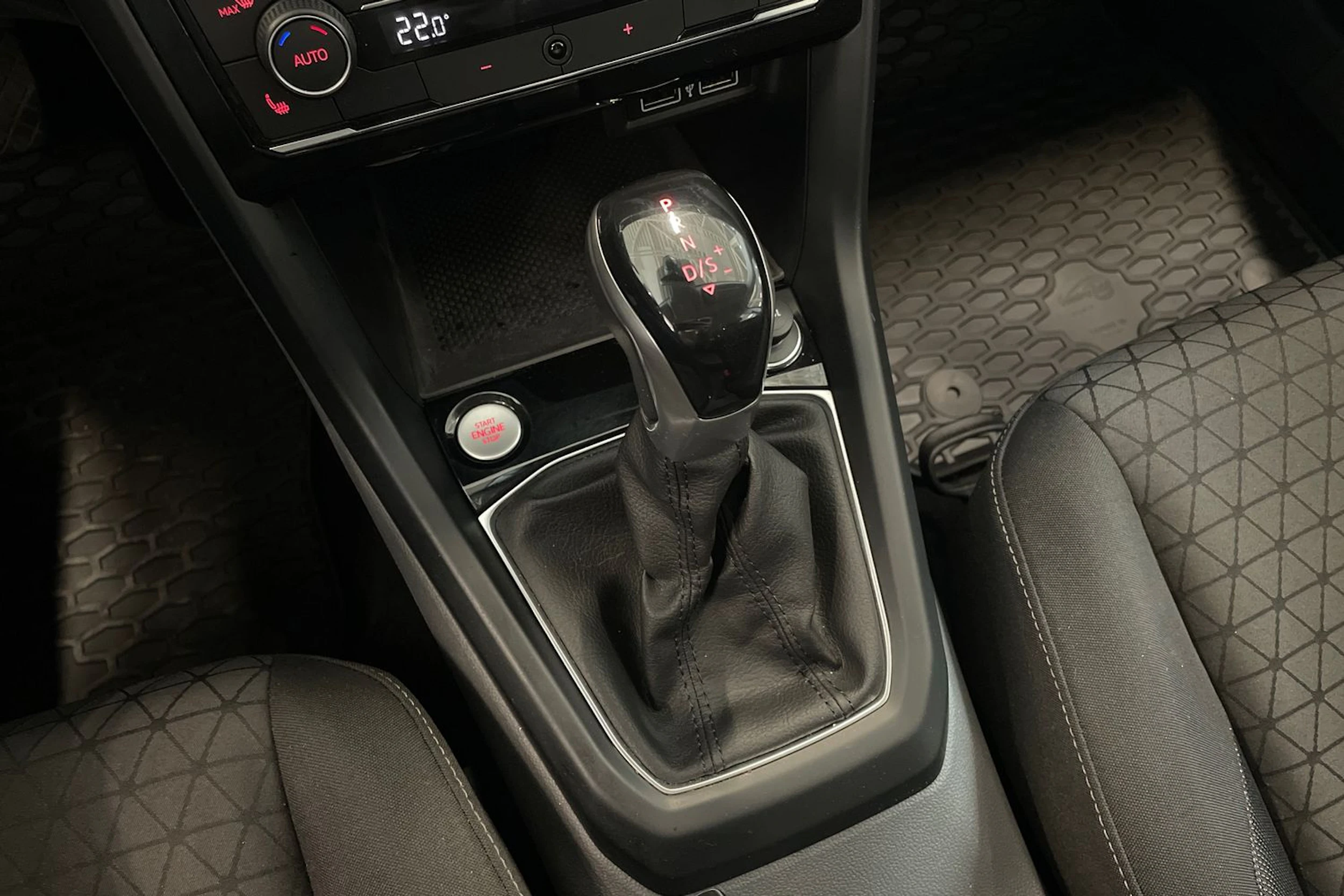 punainen Volkswagen T-Cross 2020 kuva 28.