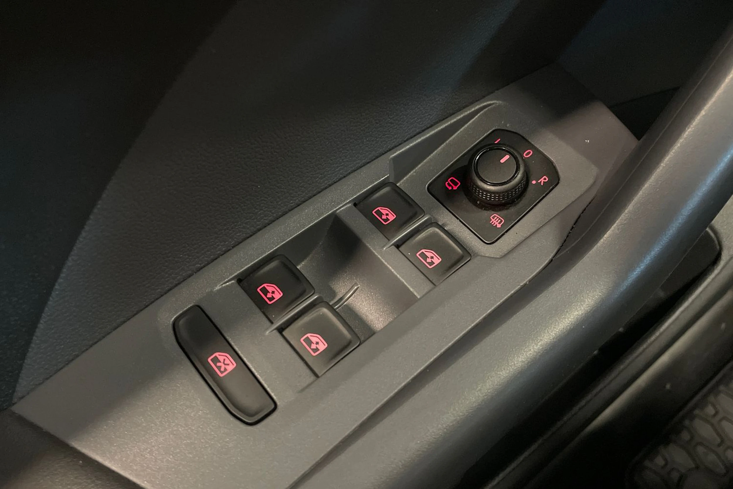 punainen Volkswagen T-Cross 2020 kuva 29.