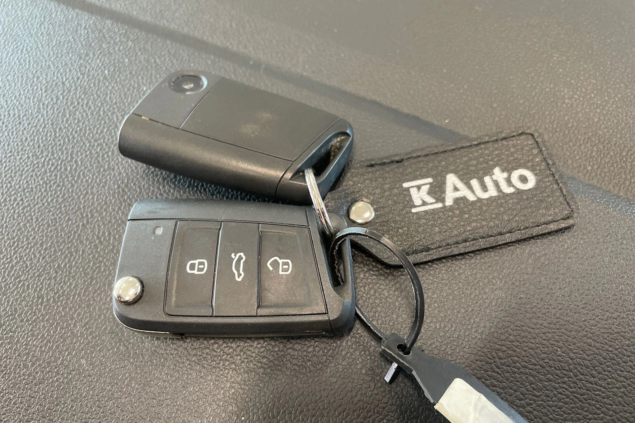 punainen Volkswagen T-Cross 2020 kuva 32.