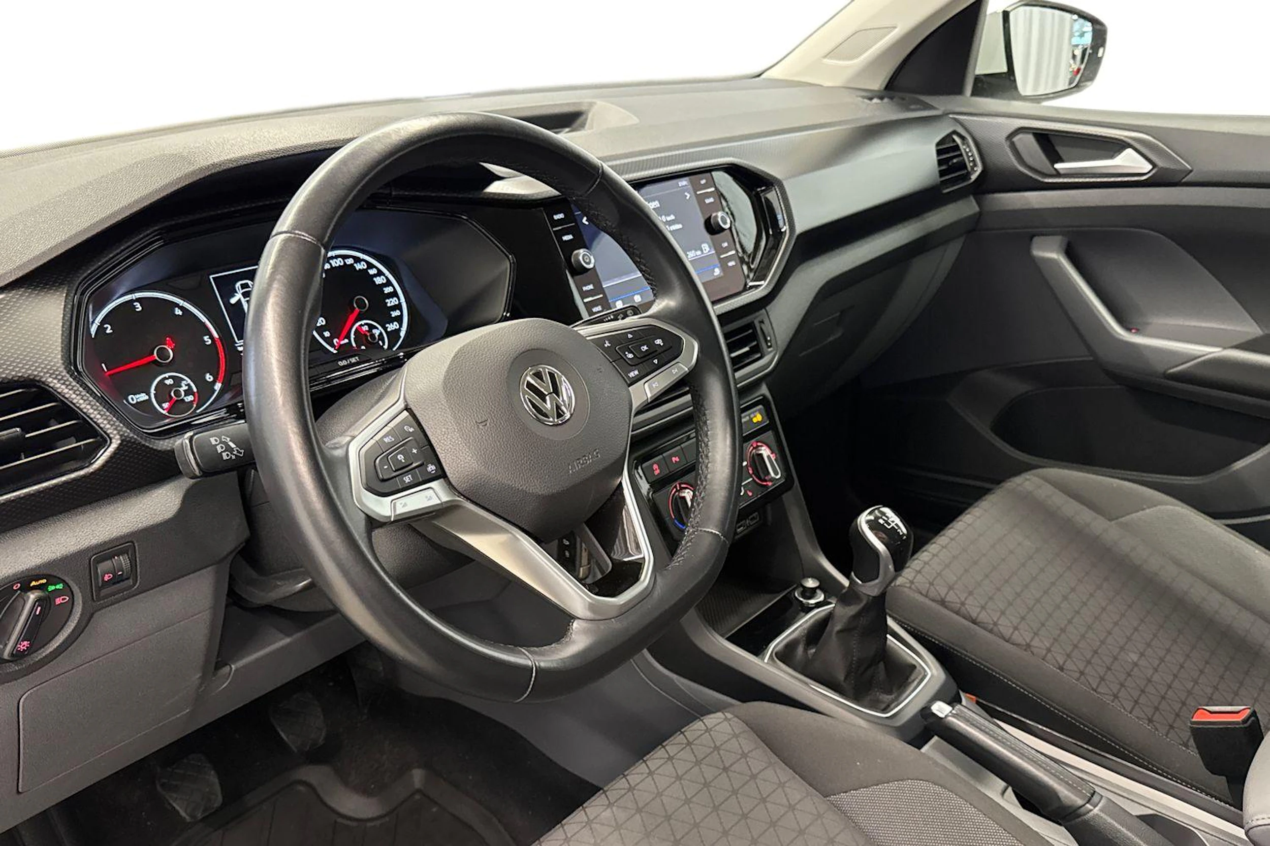 valkoinen Volkswagen T-Cross 2020 kuva 8.