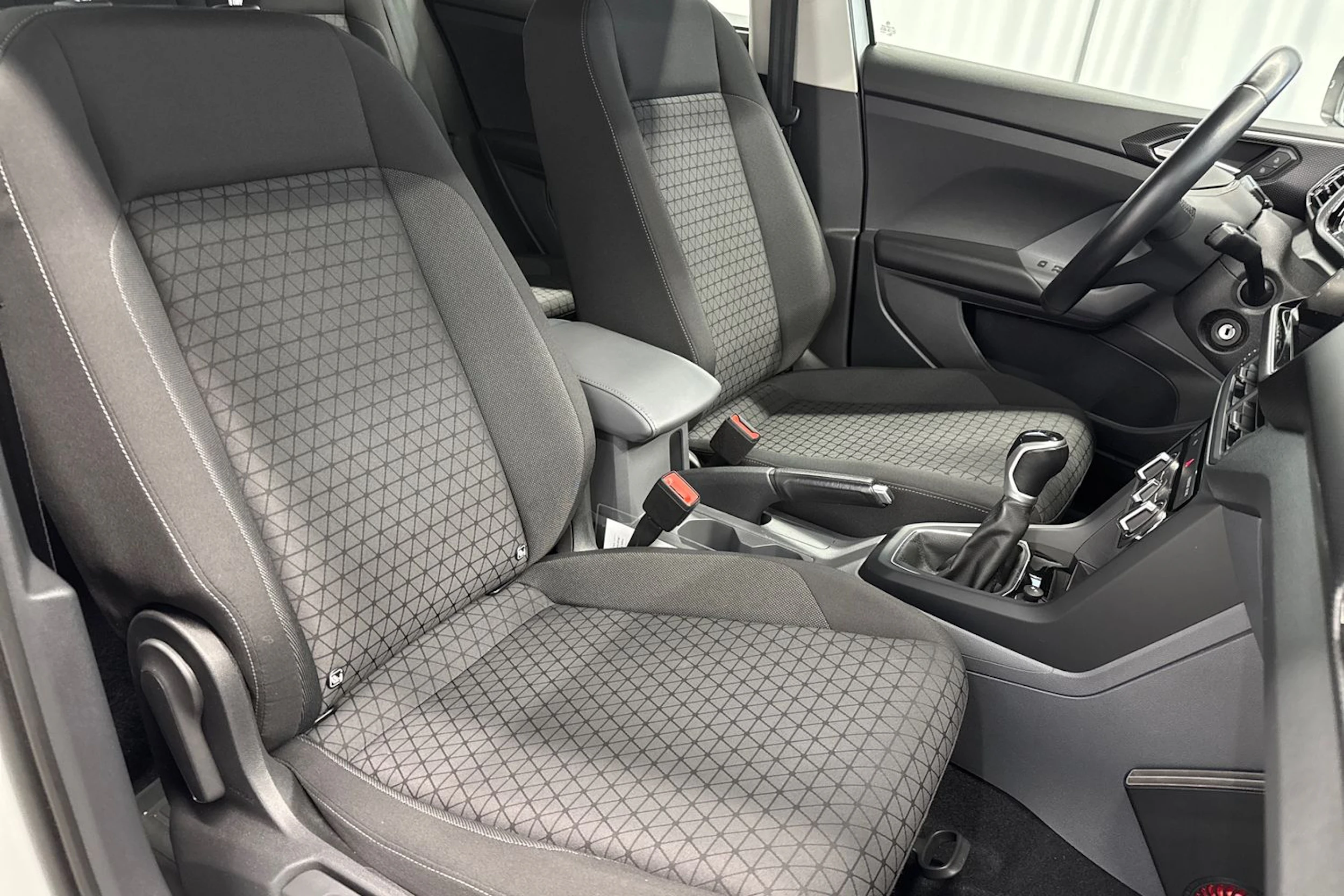 valkoinen Volkswagen T-Cross 2020 kuva 15.