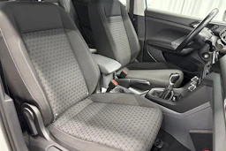 valkoinen Volkswagen T-Cross 2020 kuva 15.