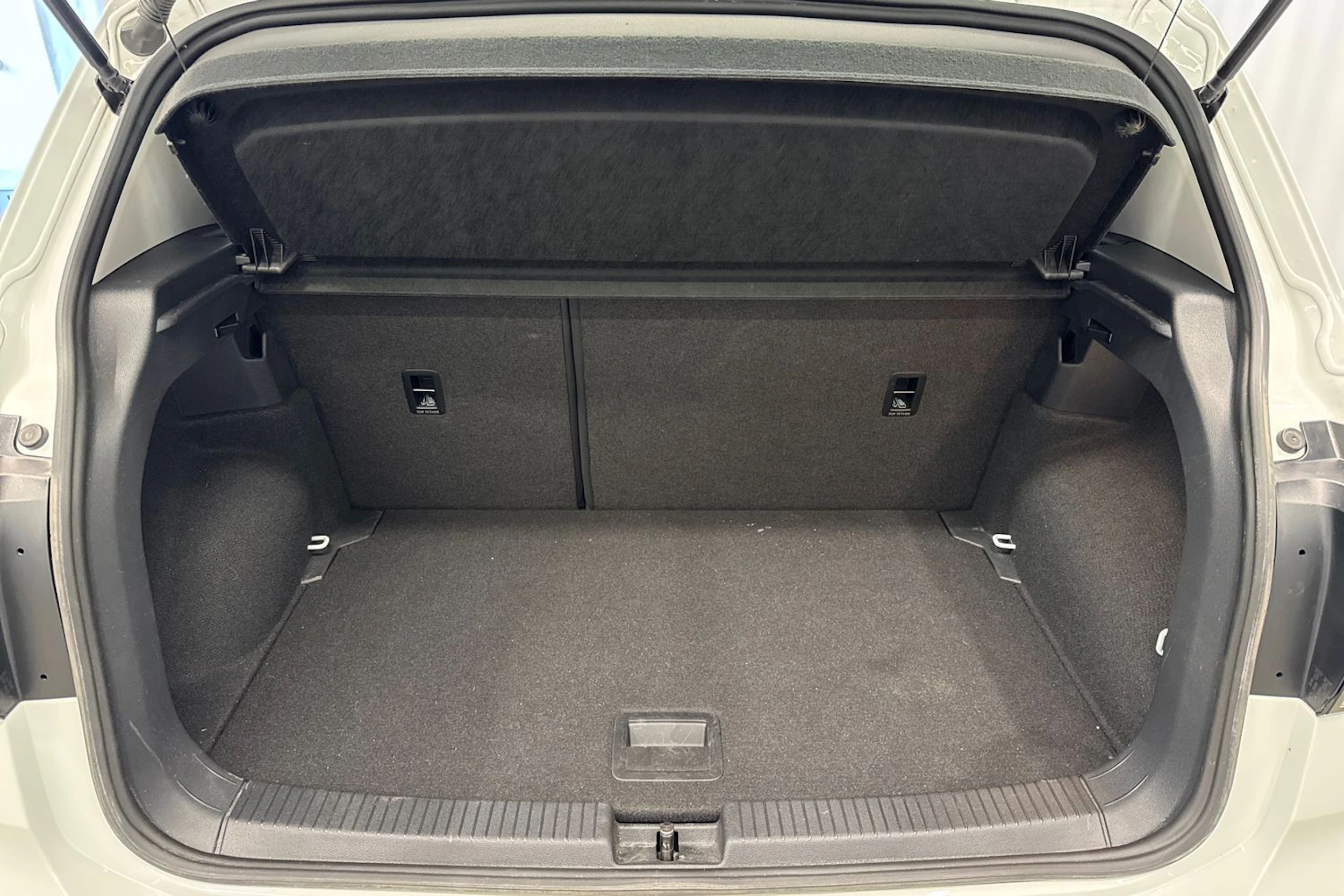 valkoinen Volkswagen T-Cross 2020 kuva 16.