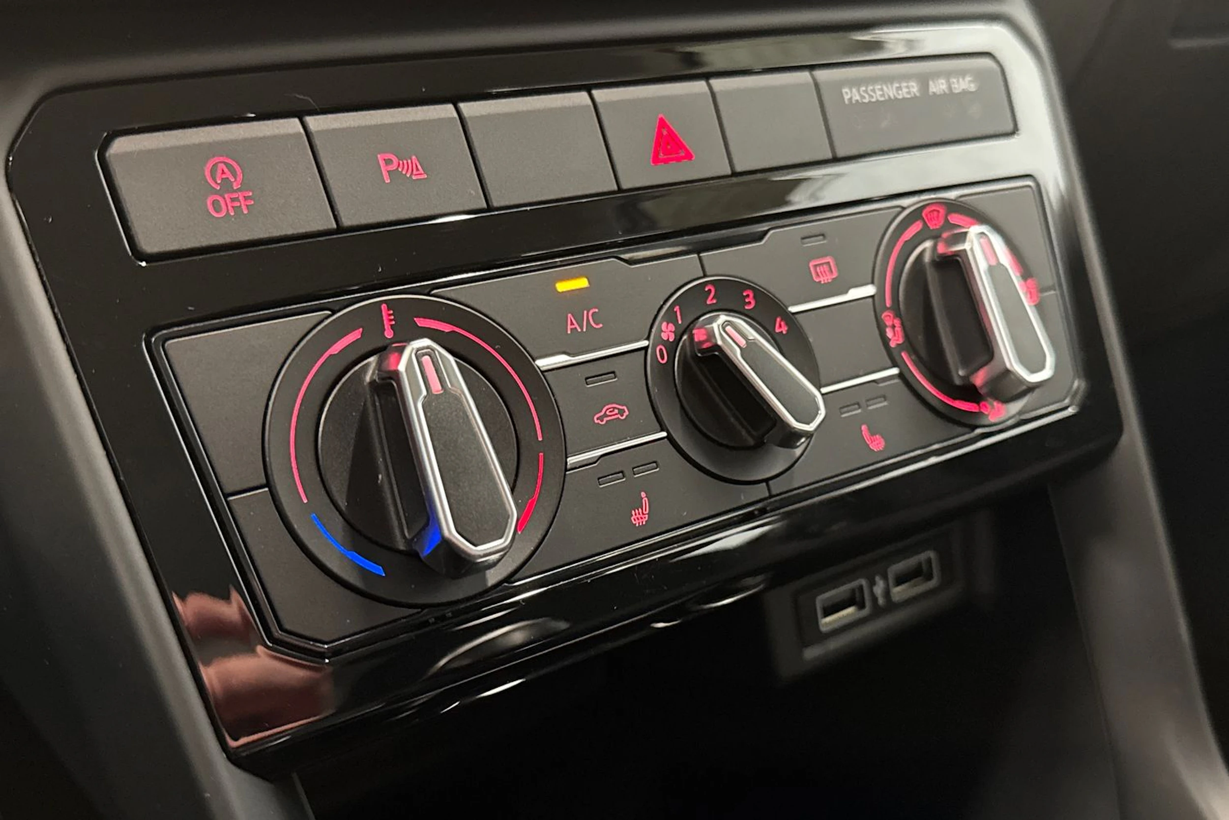 valkoinen Volkswagen T-Cross 2020 kuva 20.