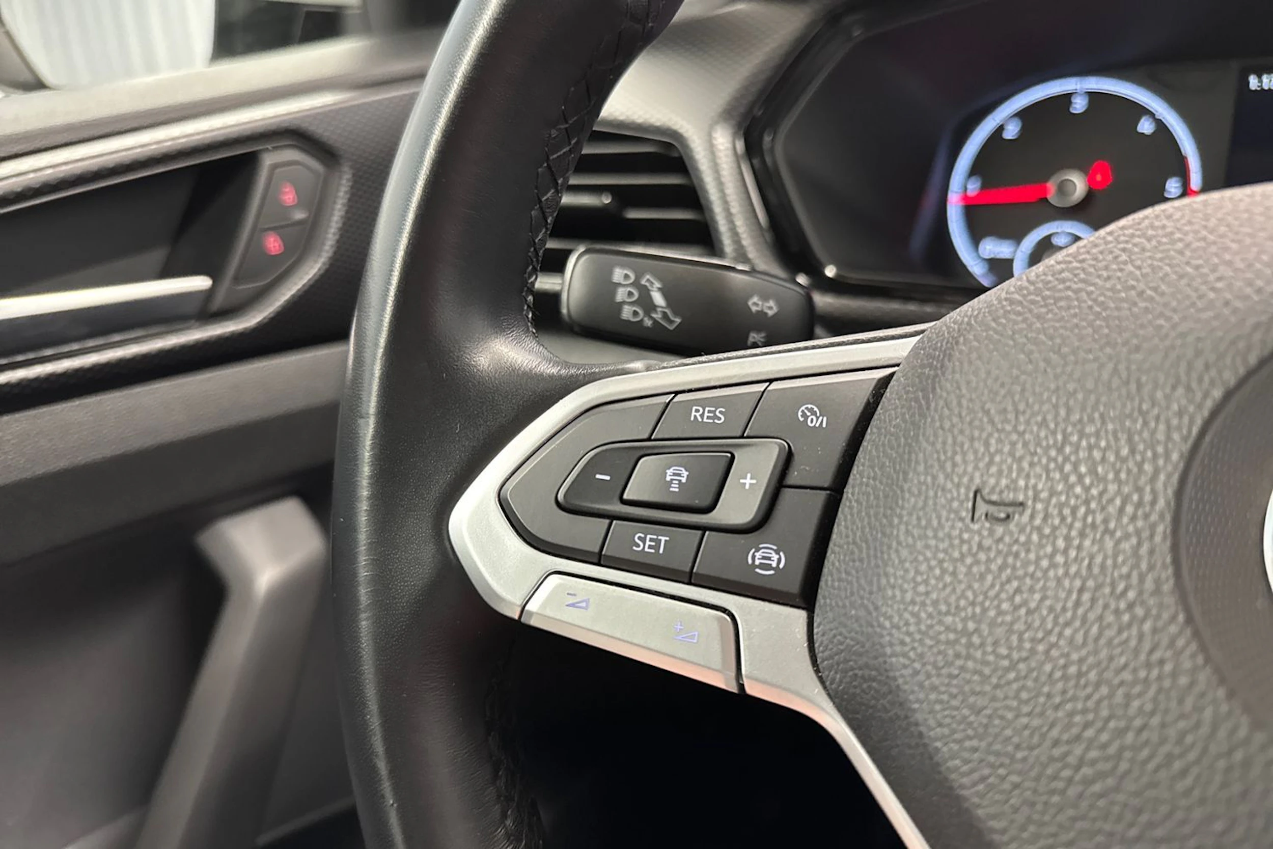 valkoinen Volkswagen T-Cross 2020 kuva 22.