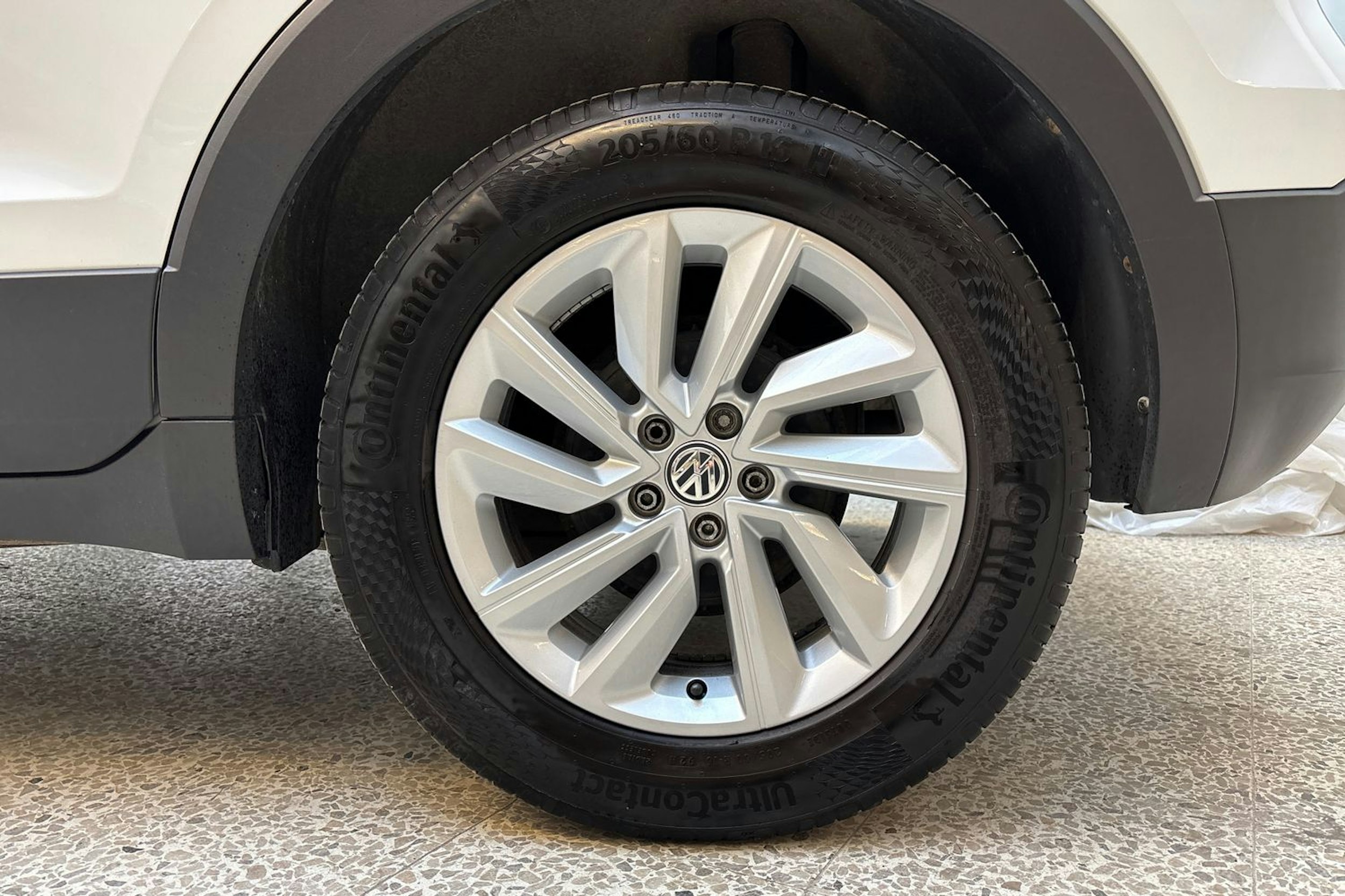valkoinen Volkswagen T-Cross 2020 kuva 11.