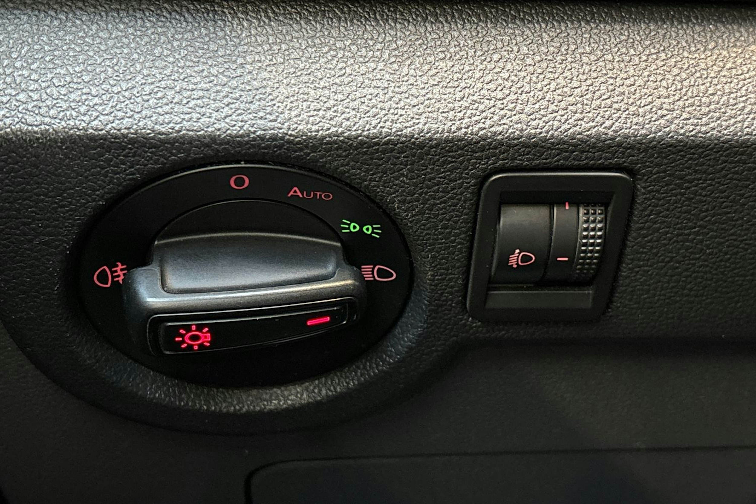 valkoinen Volkswagen T-Cross 2020 kuva 16.