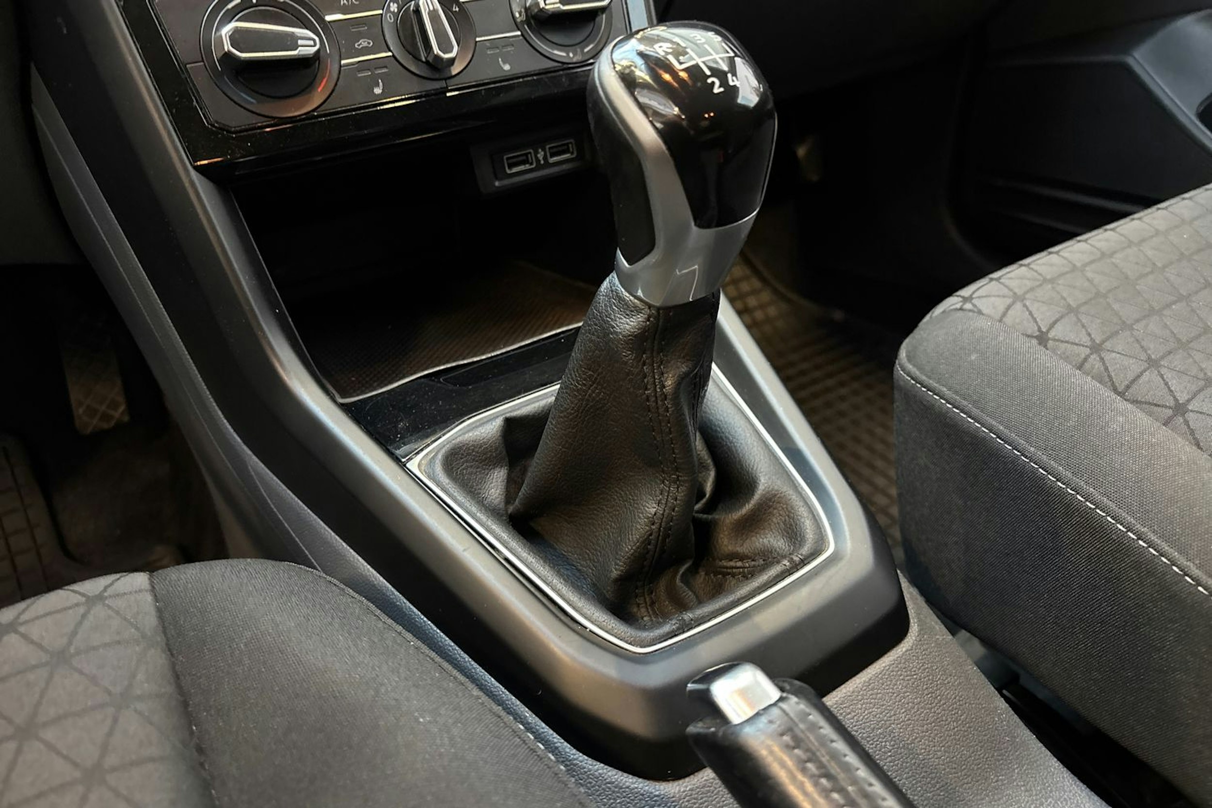 valkoinen Volkswagen T-Cross 2020 kuva 24.