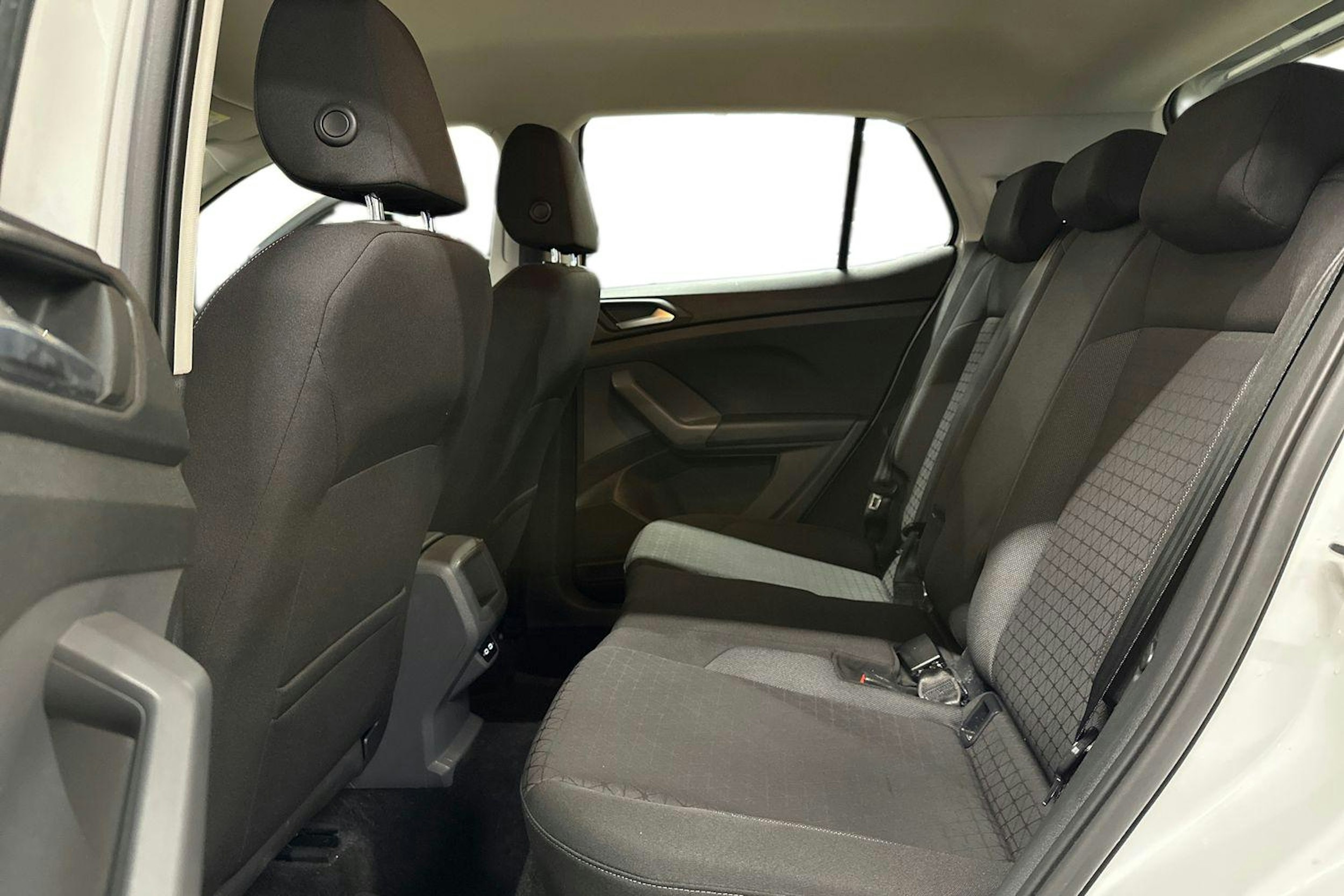 valkoinen Volkswagen T-Cross 2021 kuva 10.