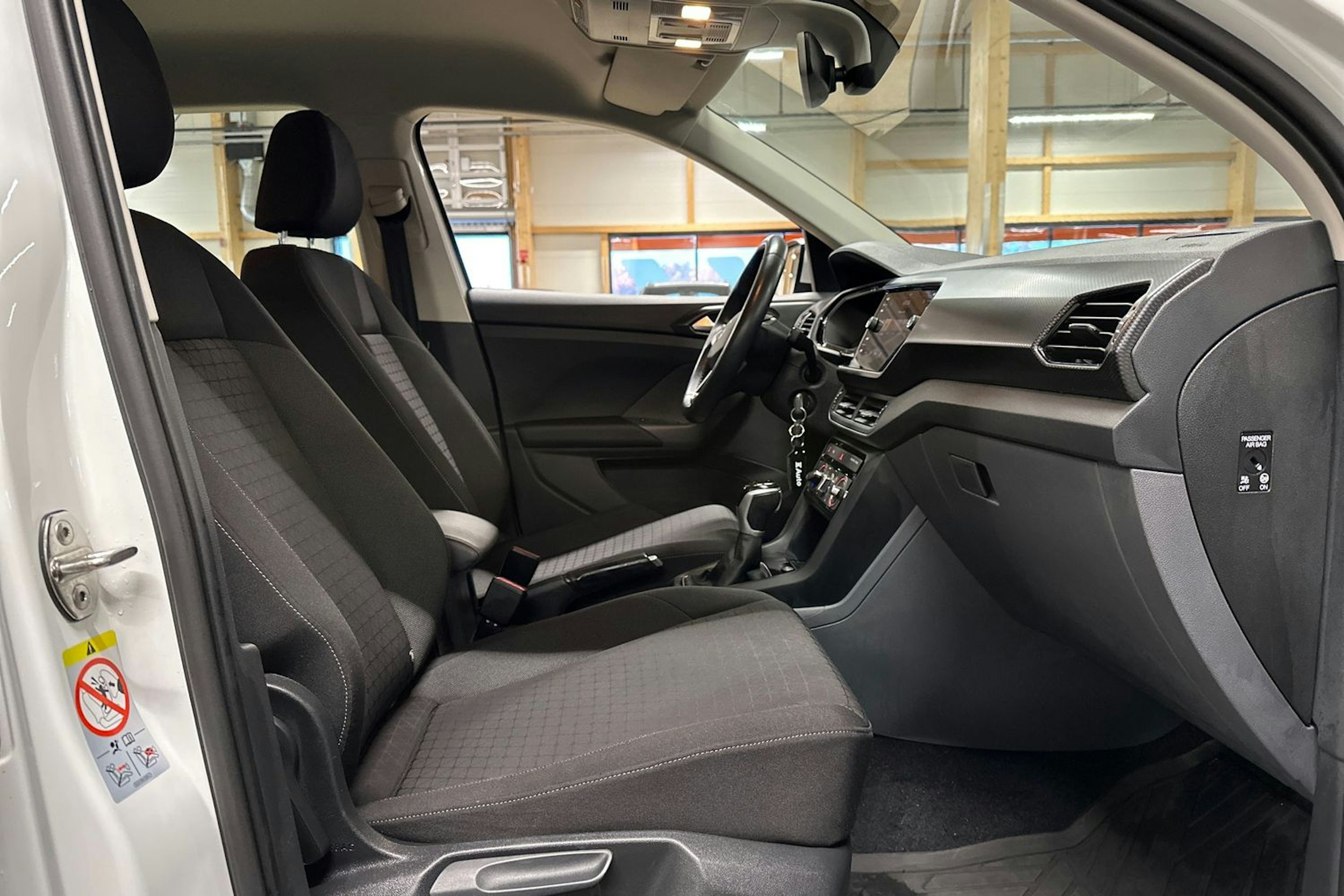 valkoinen Volkswagen T-Cross 2021 kuva 14.