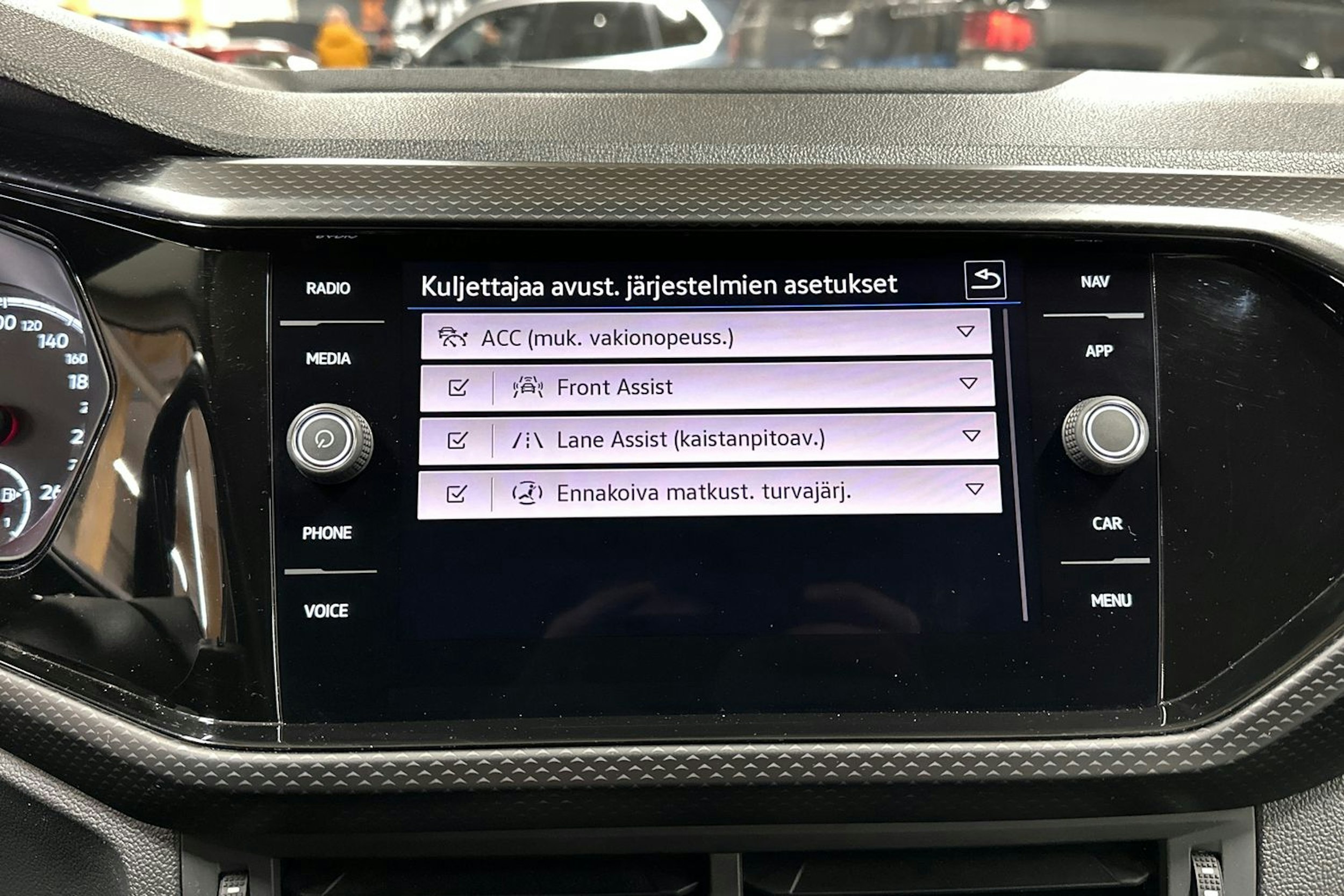 valkoinen Volkswagen T-Cross 2021 kuva 17.