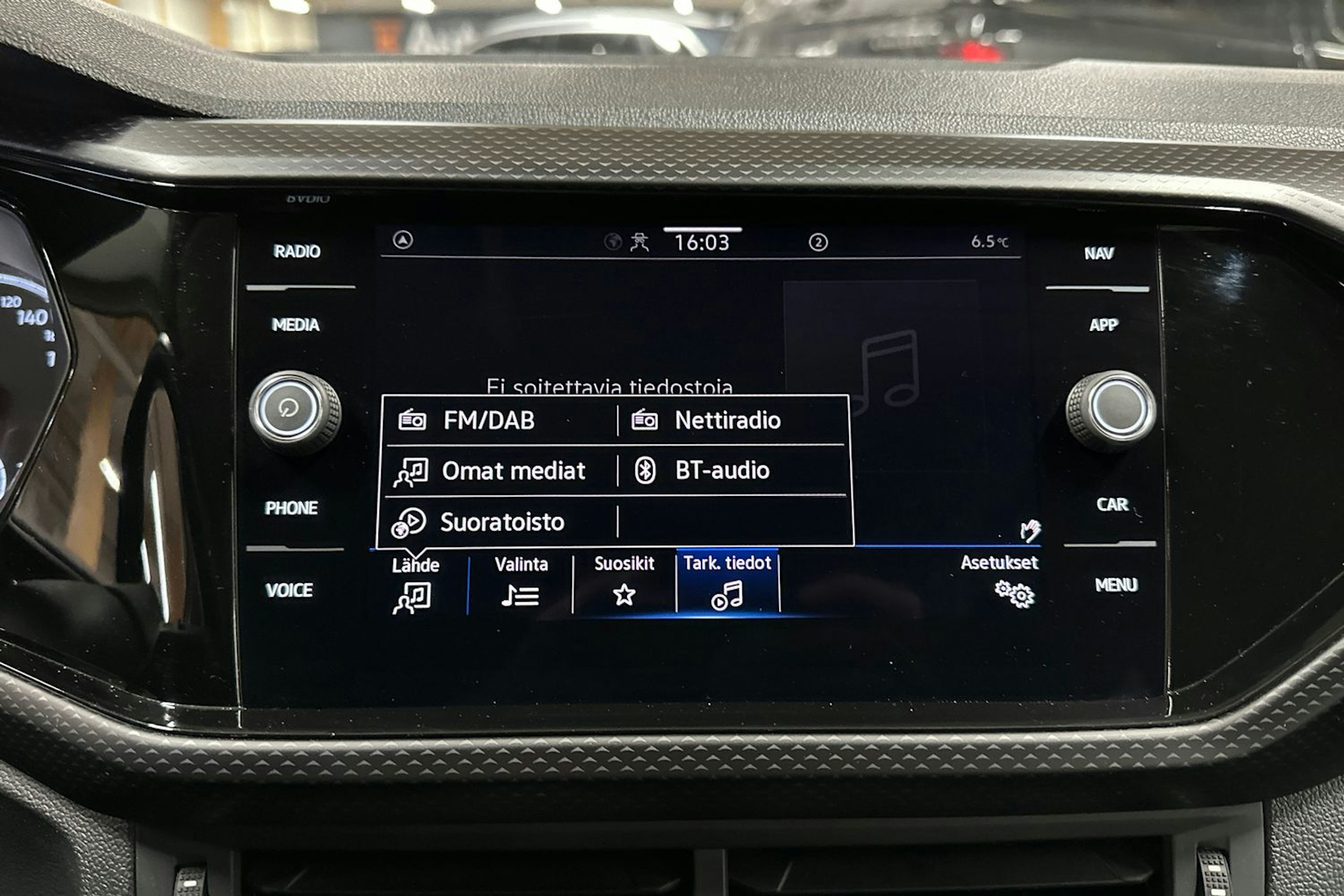 valkoinen Volkswagen T-Cross 2021 kuva 18.