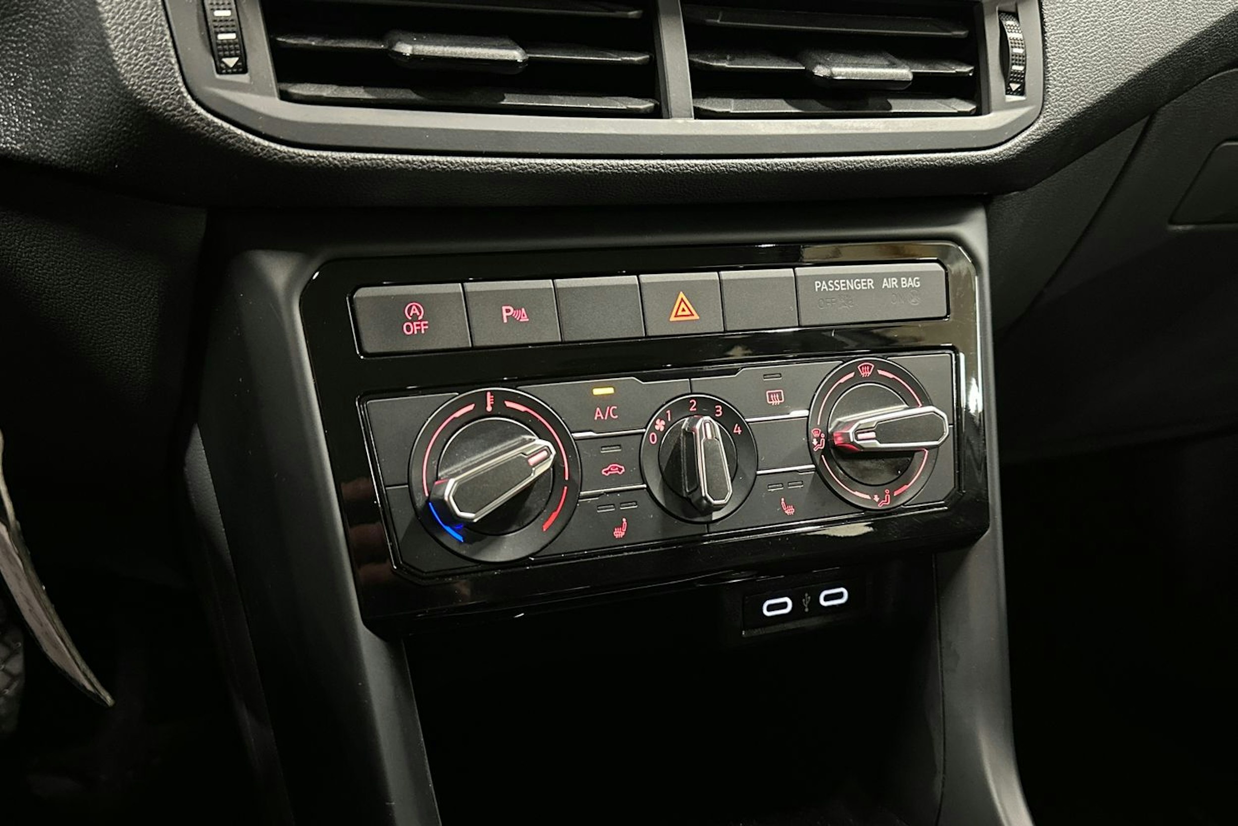 valkoinen Volkswagen T-Cross 2021 kuva 20.