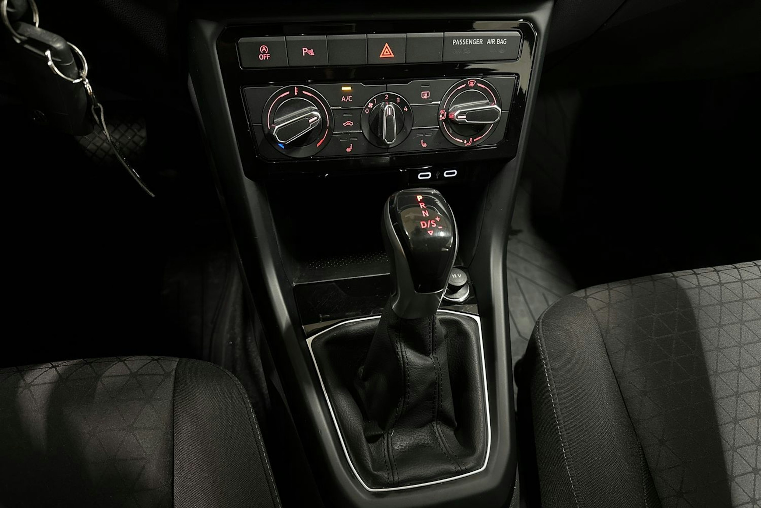 valkoinen Volkswagen T-Cross 2021 kuva 21.