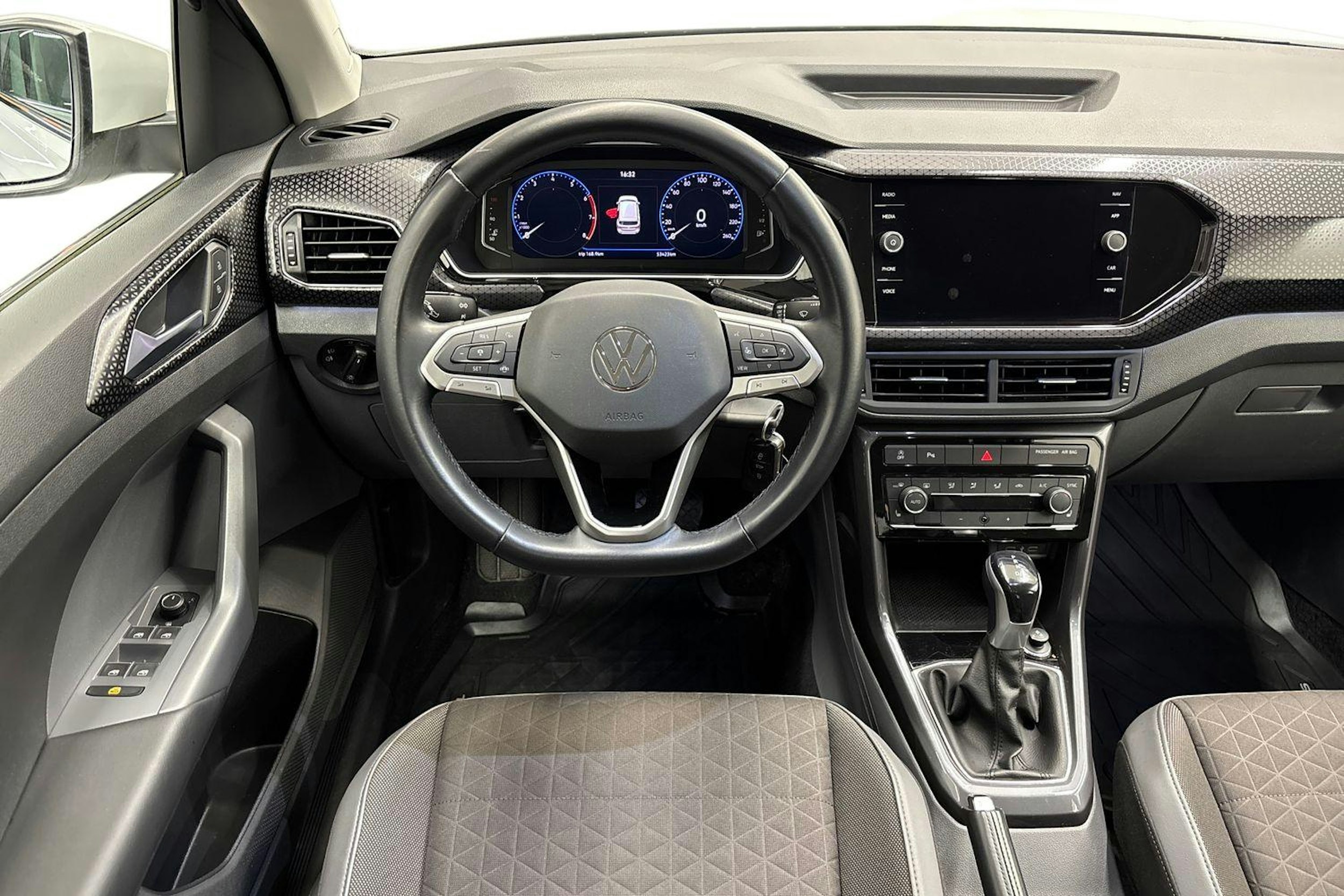 valkoinen Volkswagen T-Cross 2021 kuva 9.