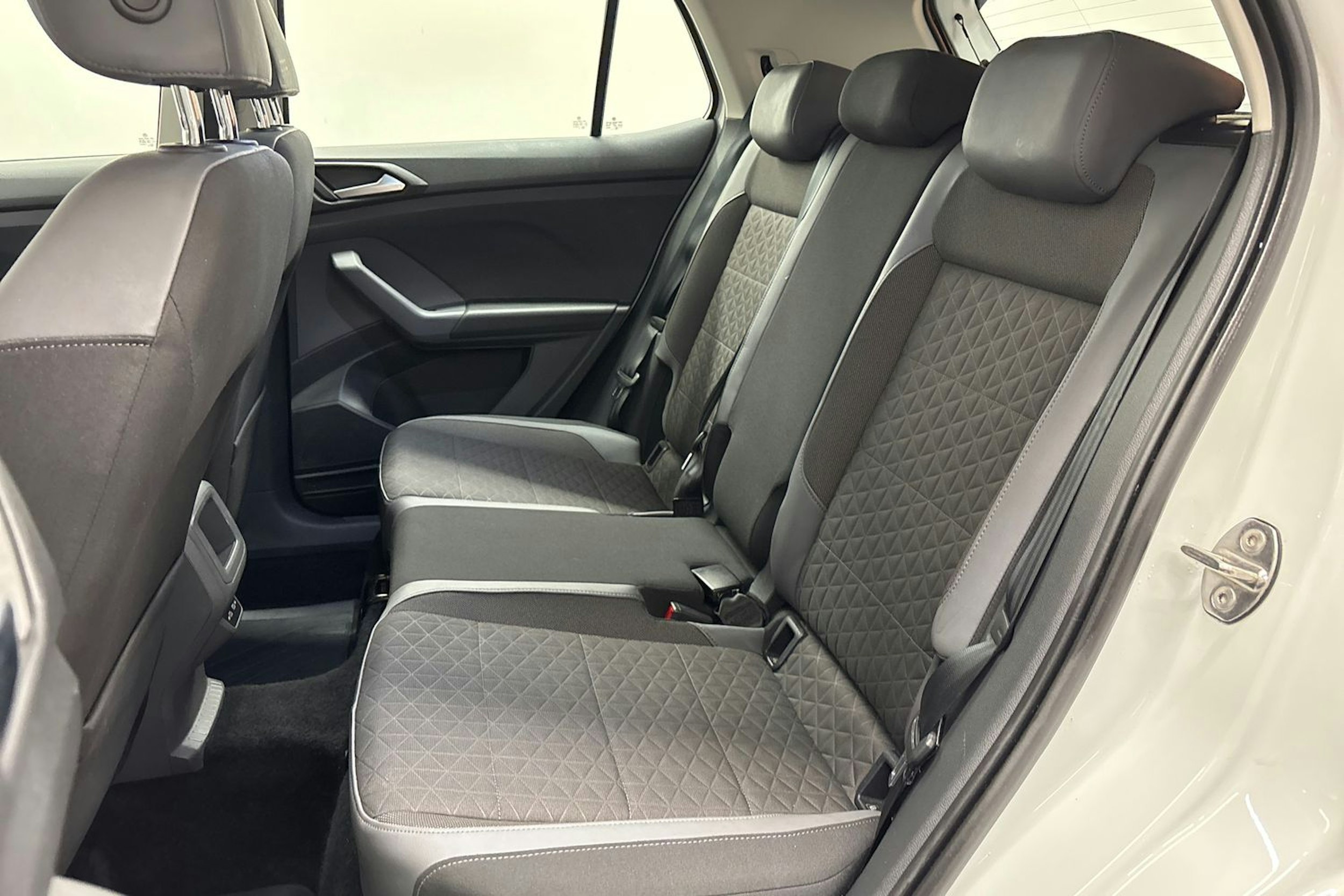 valkoinen Volkswagen T-Cross 2021 kuva 14.