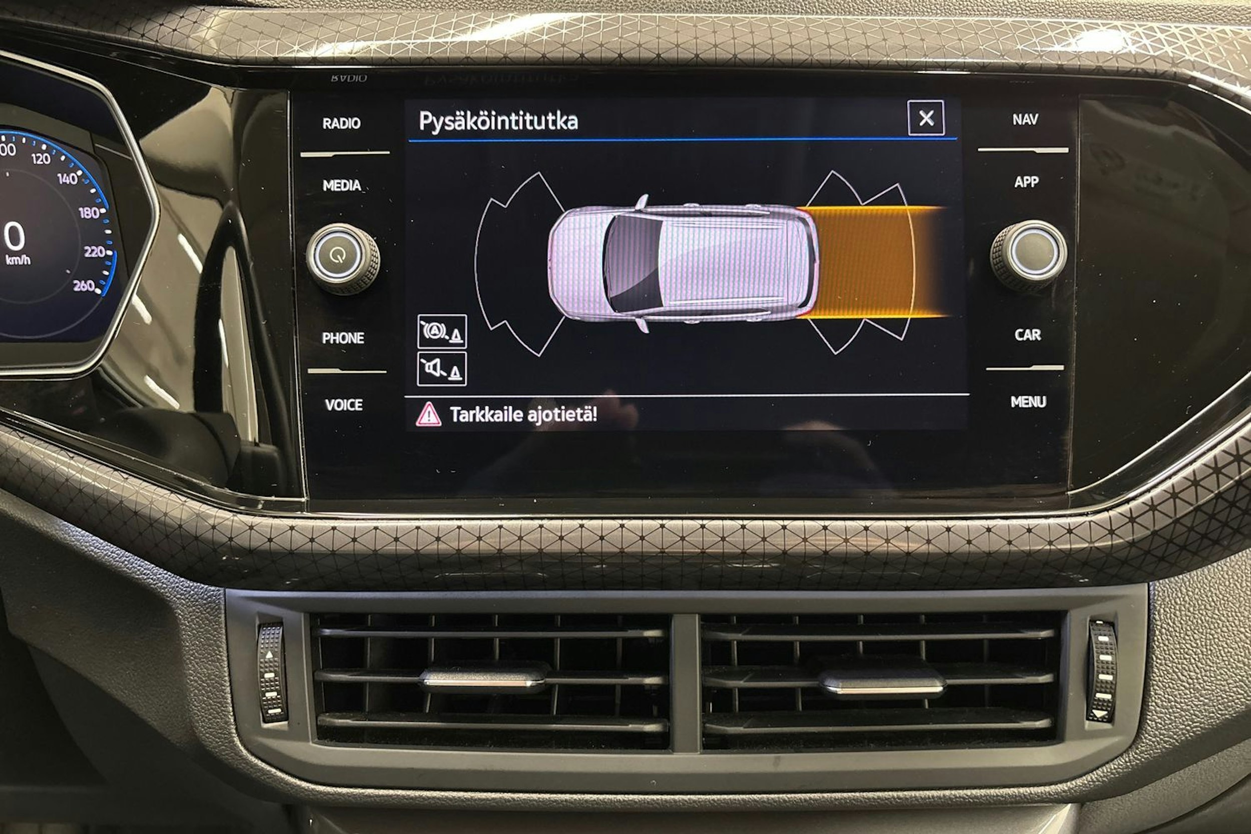 valkoinen Volkswagen T-Cross 2021 kuva 18.