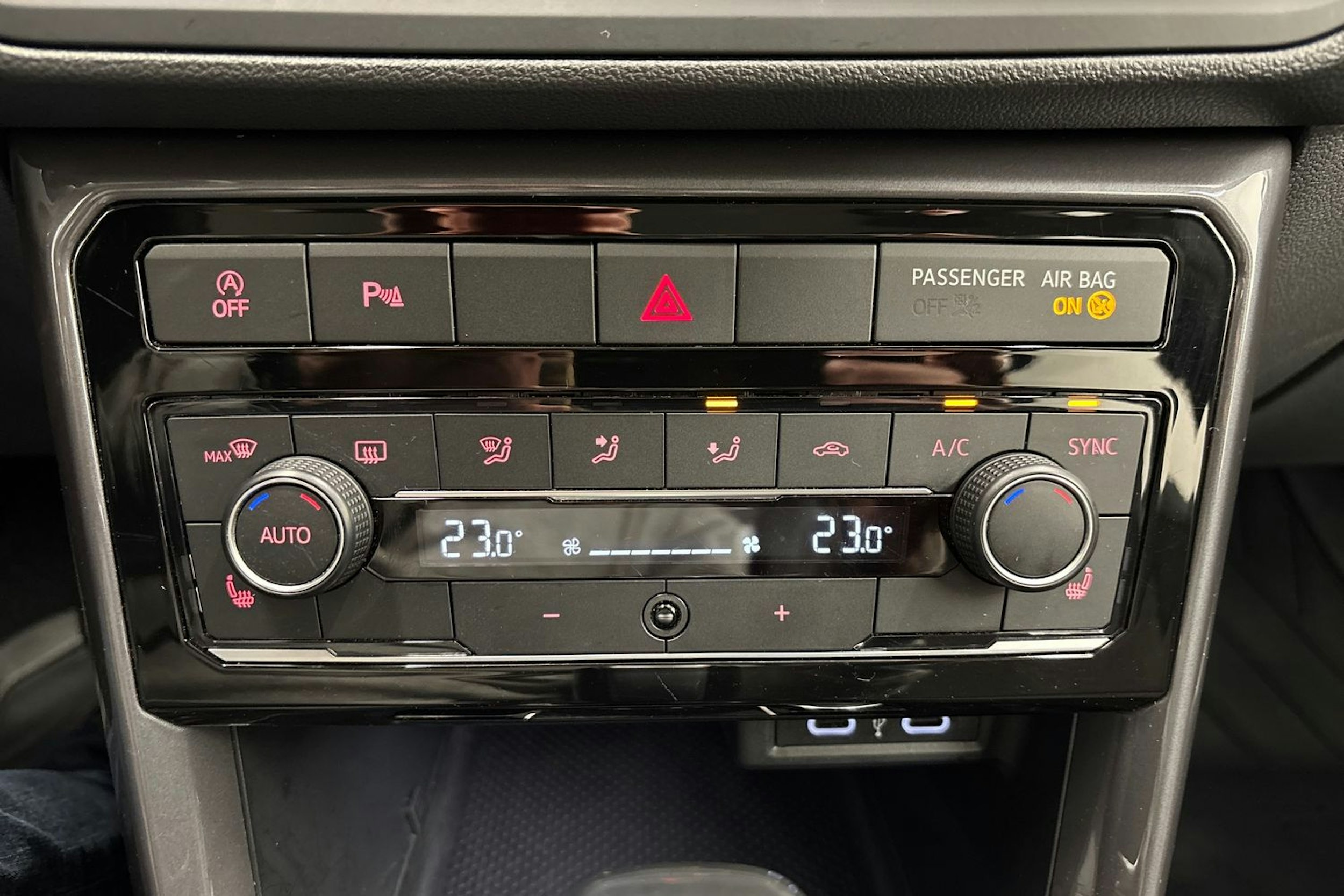 valkoinen Volkswagen T-Cross 2021 kuva 21.