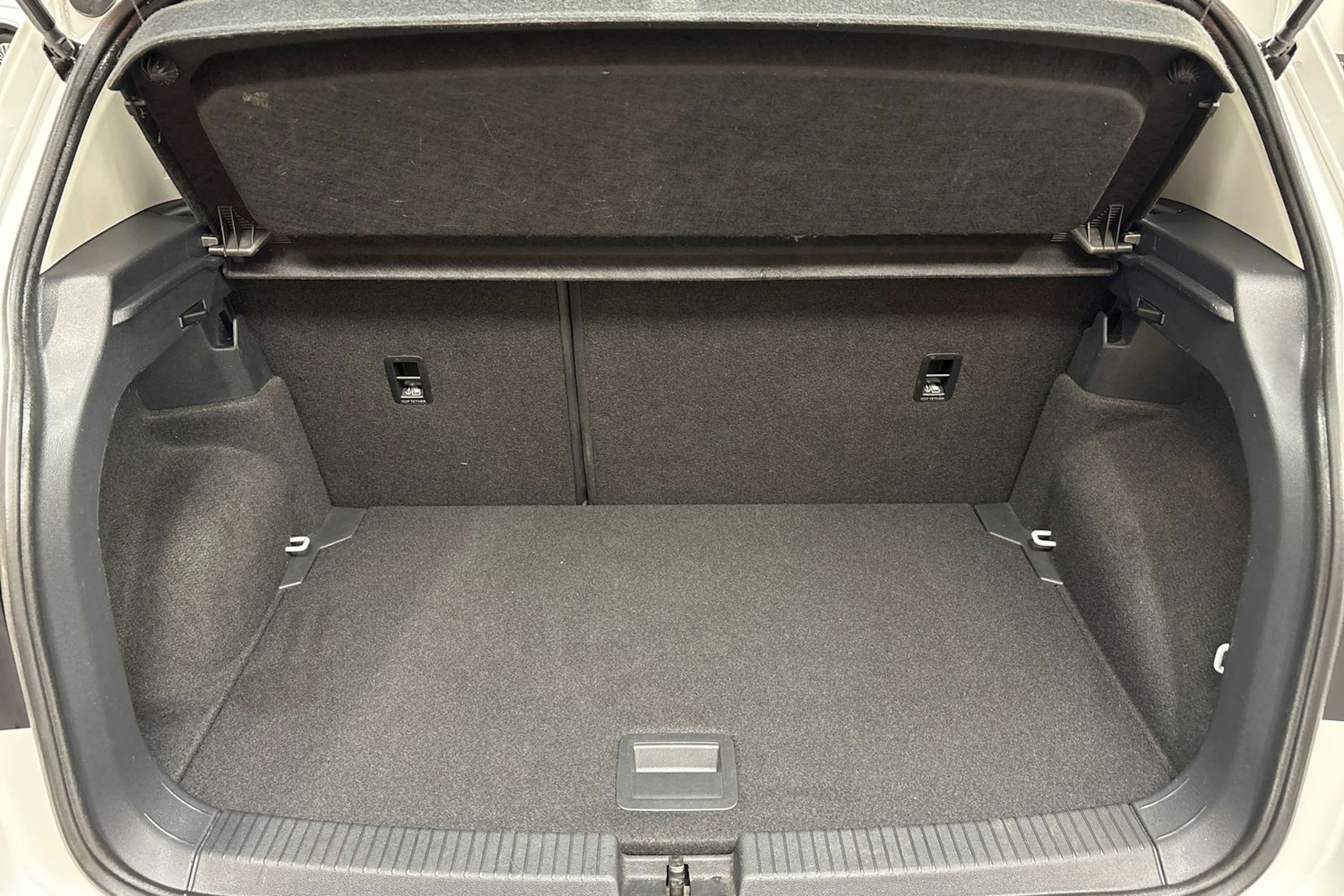 valkoinen Volkswagen T-Cross 2021 kuva 28.