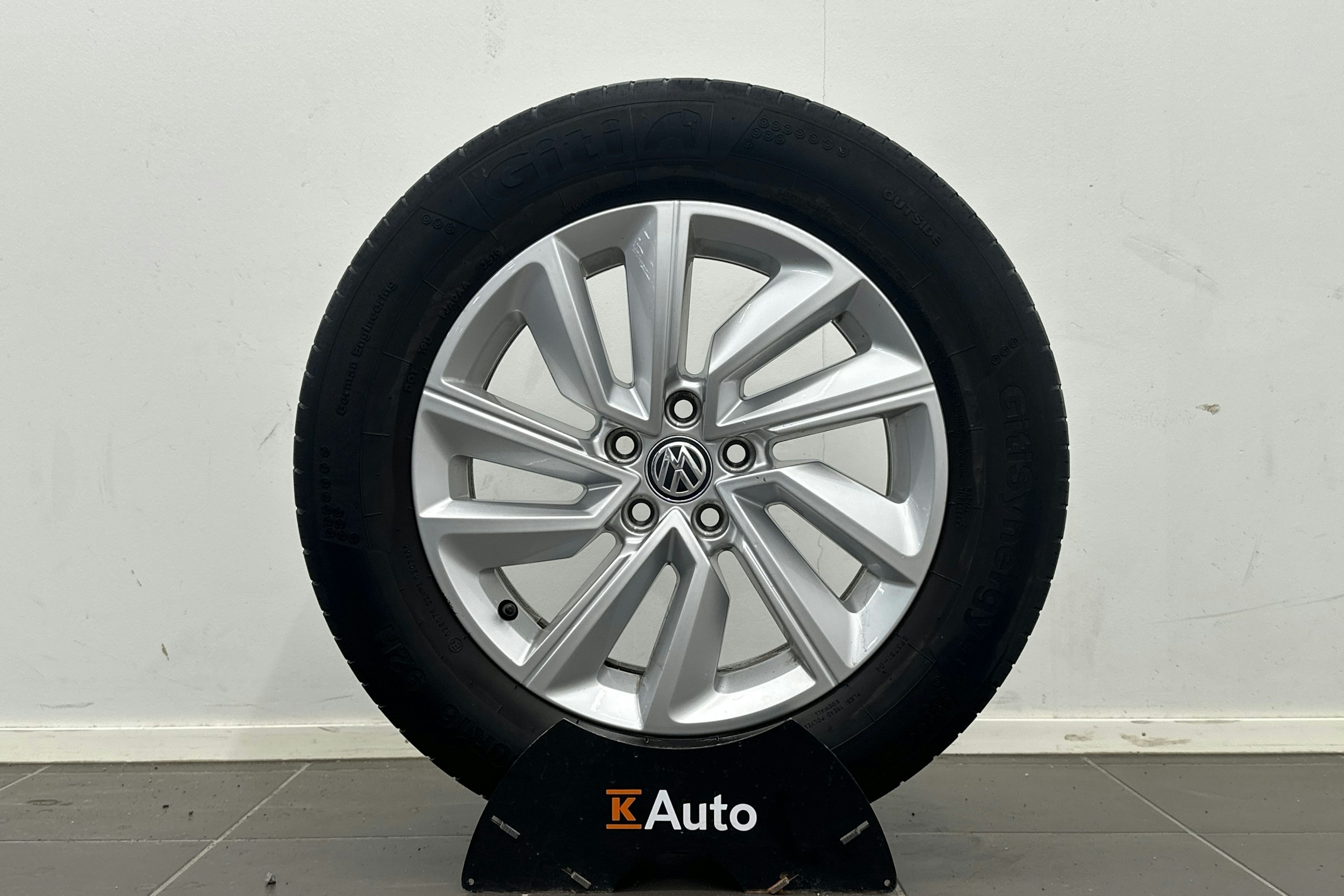 Sininen Volkswagen T-Cross 2020 kuva 13.