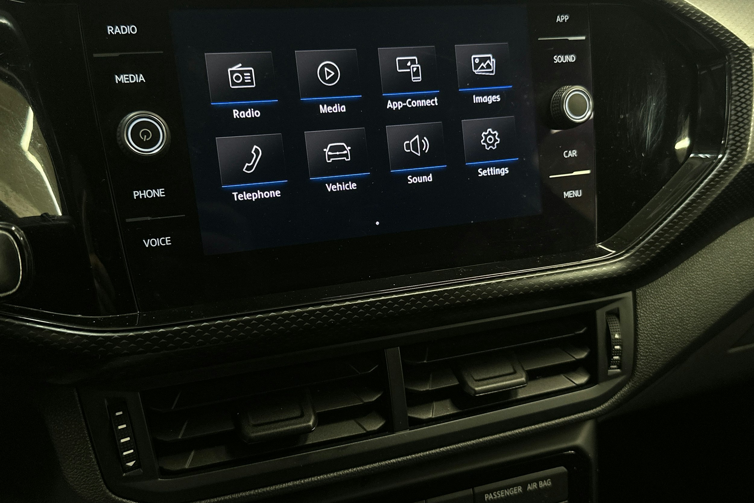 Sininen Volkswagen T-Cross 2020 kuva 15.