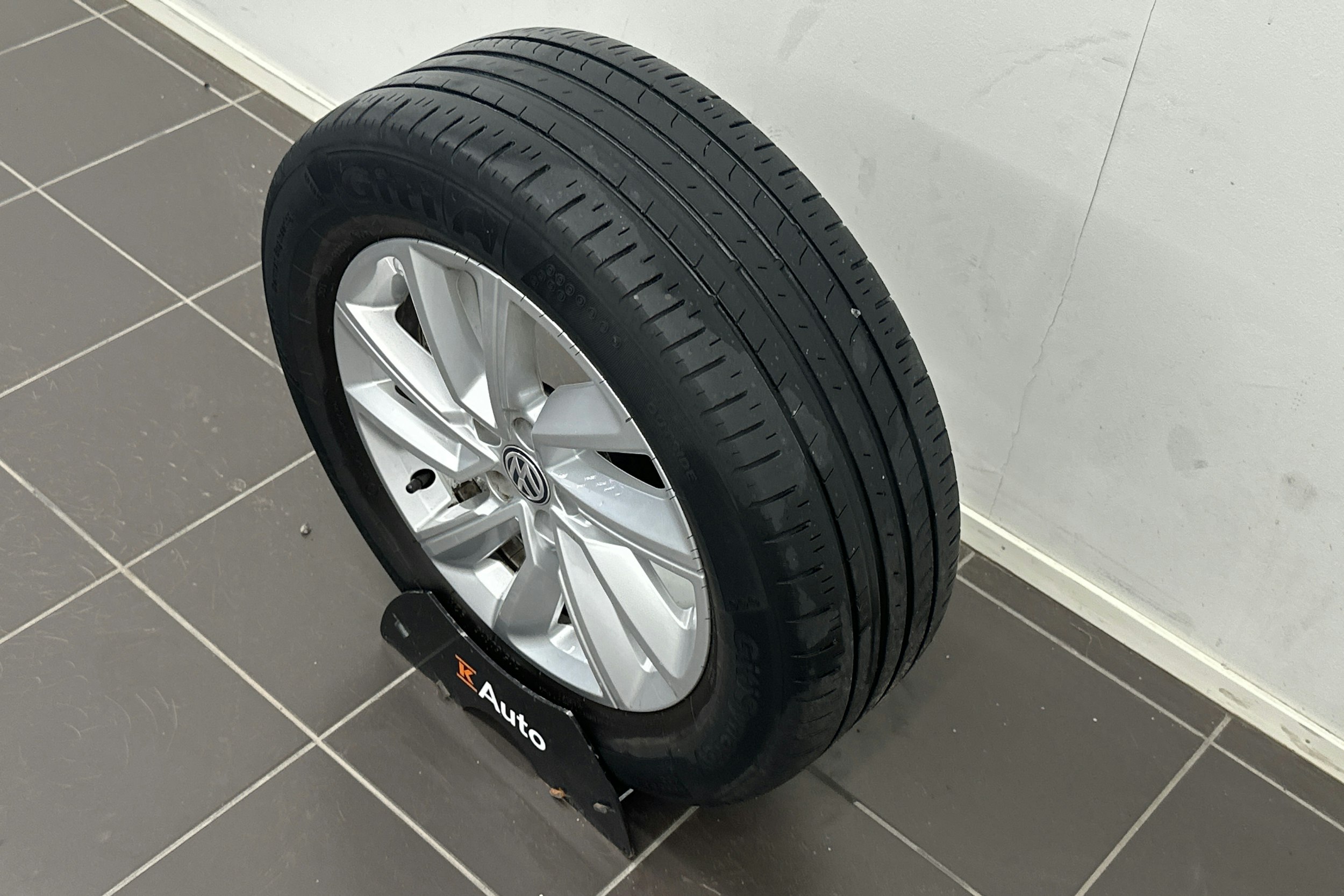 Sininen Volkswagen T-Cross 2020 kuva 19.