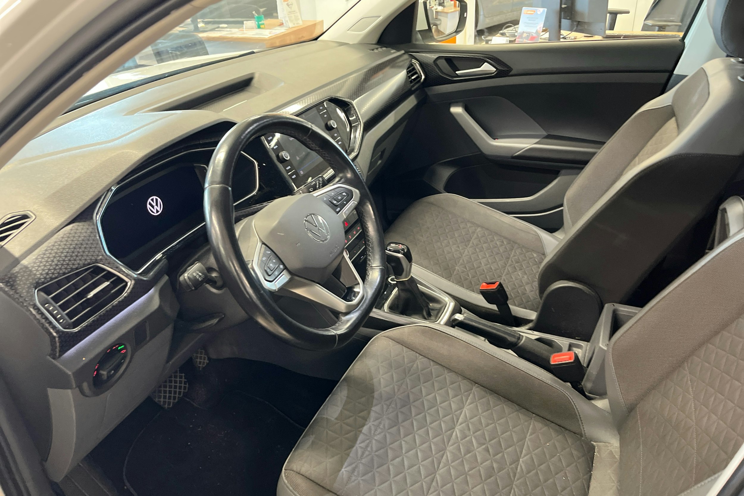 Valkoinen Volkswagen T-Cross 2020 kuva 3.