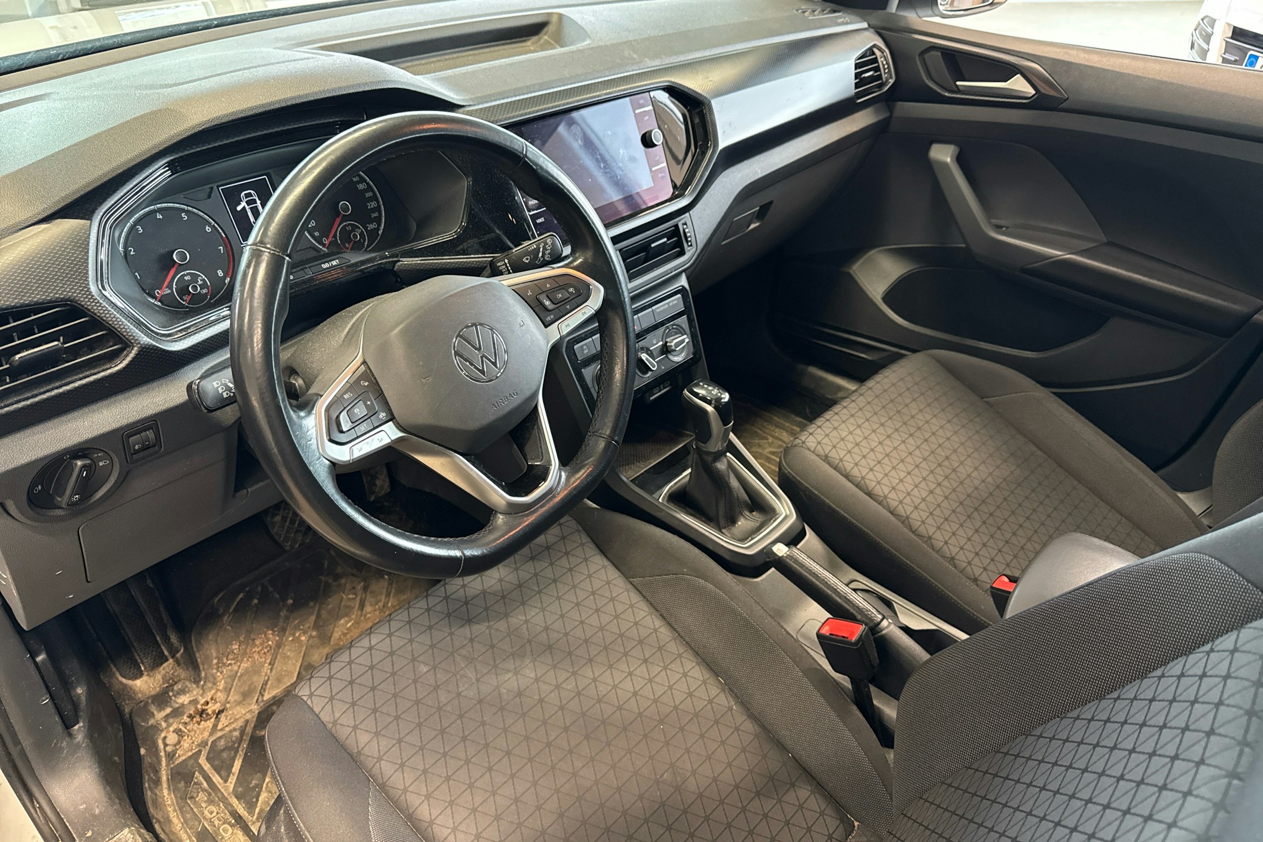 Valkoinen Volkswagen T-Cross 2020 kuva 3.