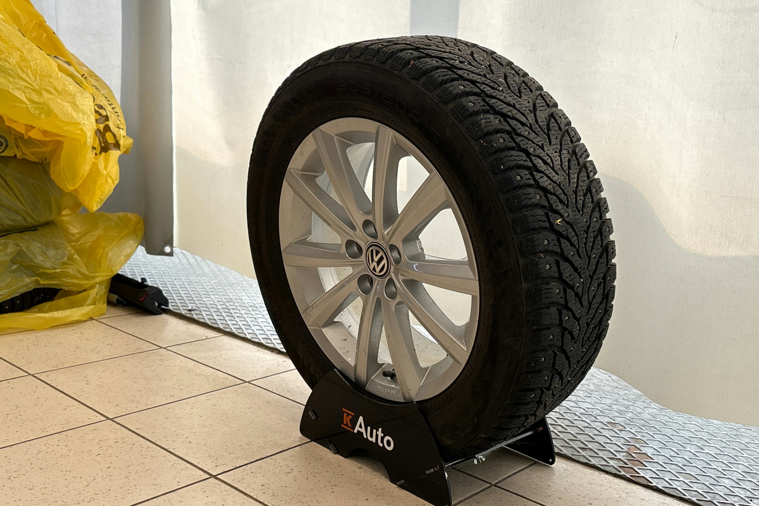 oranssi Volkswagen T-Cross 2020 kuva 13.