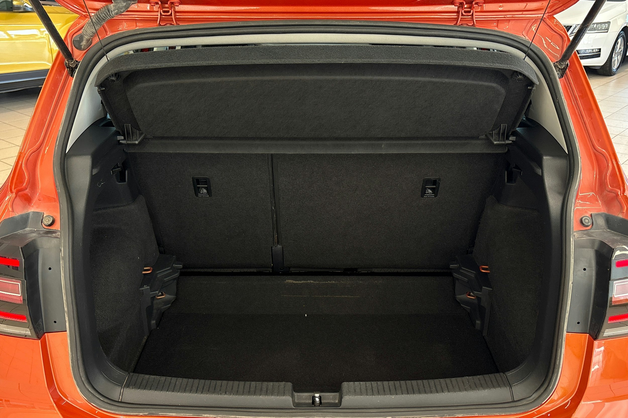 oranssi Volkswagen T-Cross 2020 kuva 14.