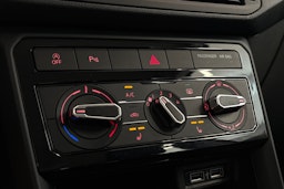 oranssi Volkswagen T-Cross 2020 kuva 21.