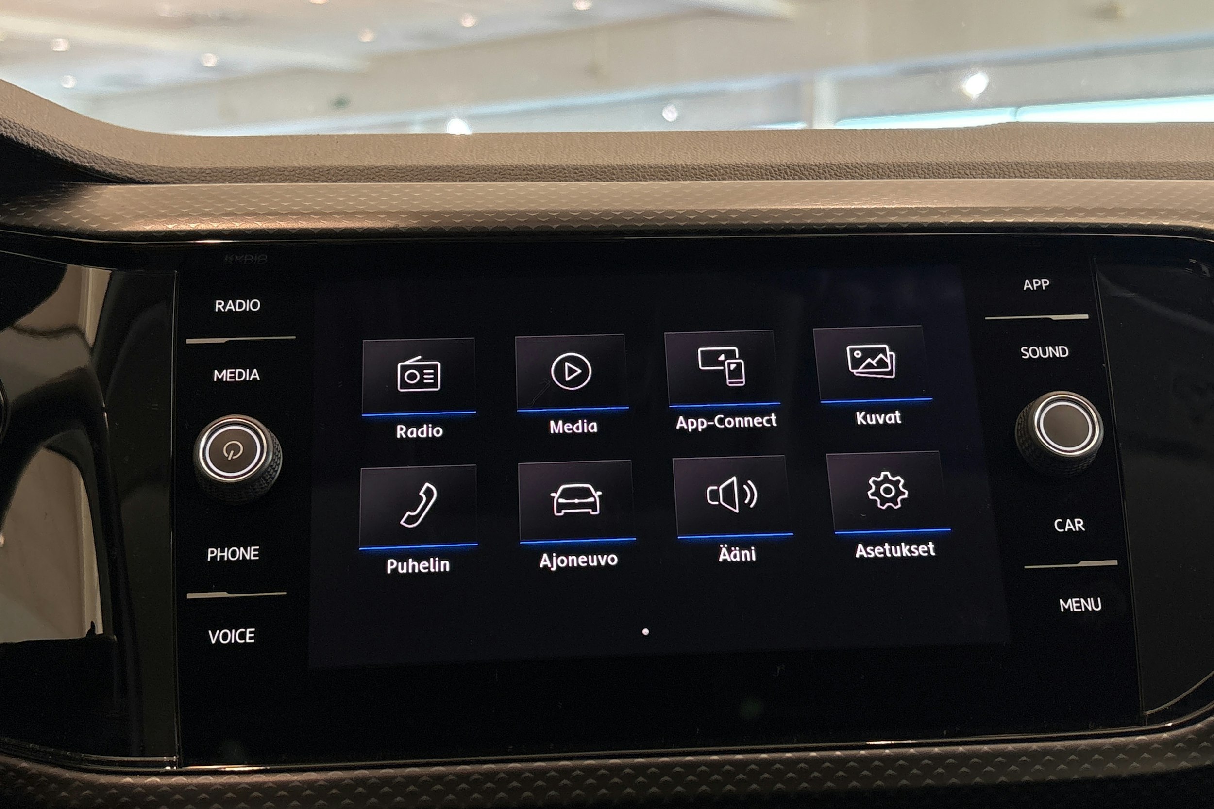 oranssi Volkswagen T-Cross 2020 kuva 22.