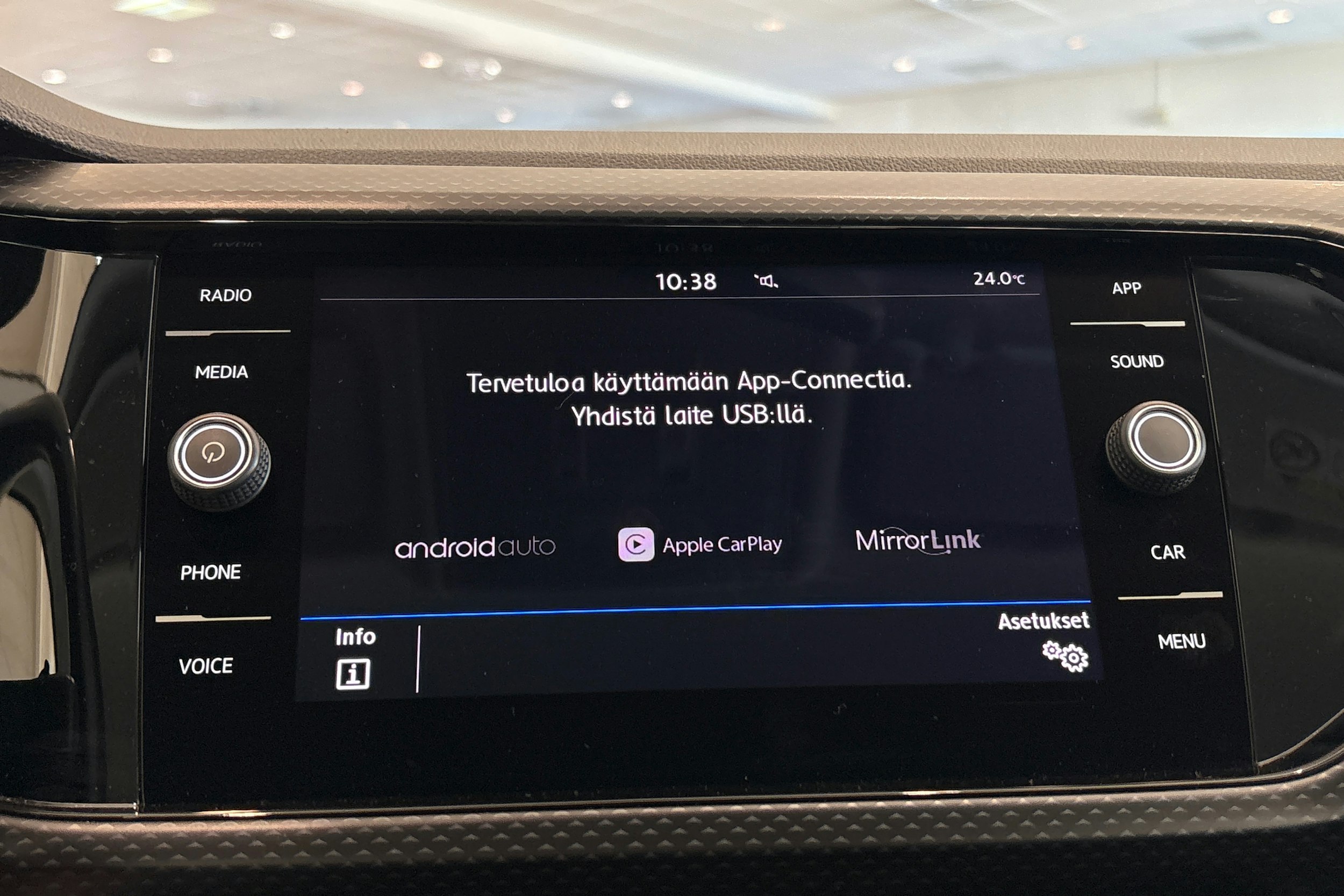 oranssi Volkswagen T-Cross 2020 kuva 24.