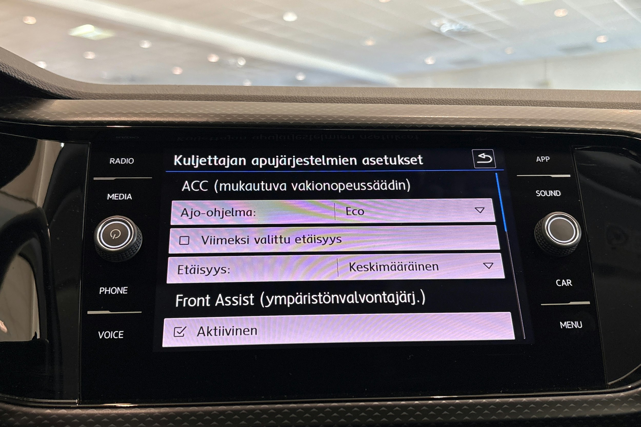 oranssi Volkswagen T-Cross 2020 kuva 25.