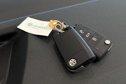 oranssi Volkswagen T-Cross 2020 kuva 27.