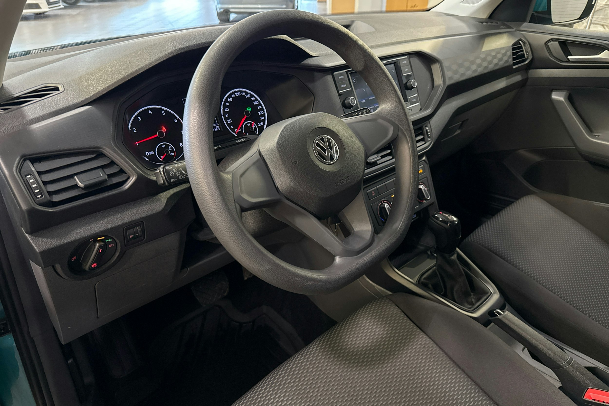 sininen Volkswagen T-Cross 2020 kuva 6.
