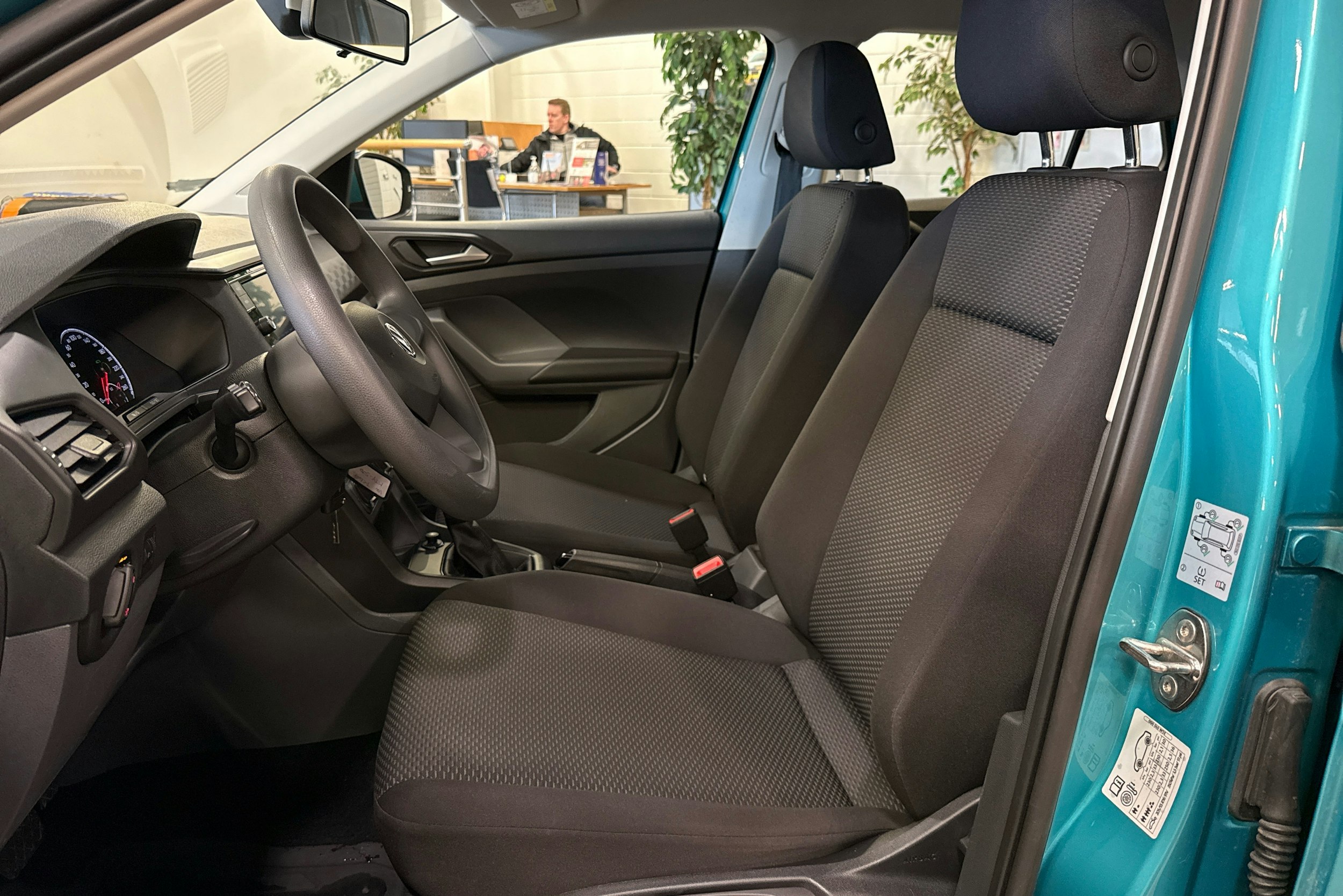 sininen Volkswagen T-Cross 2020 kuva 8.
