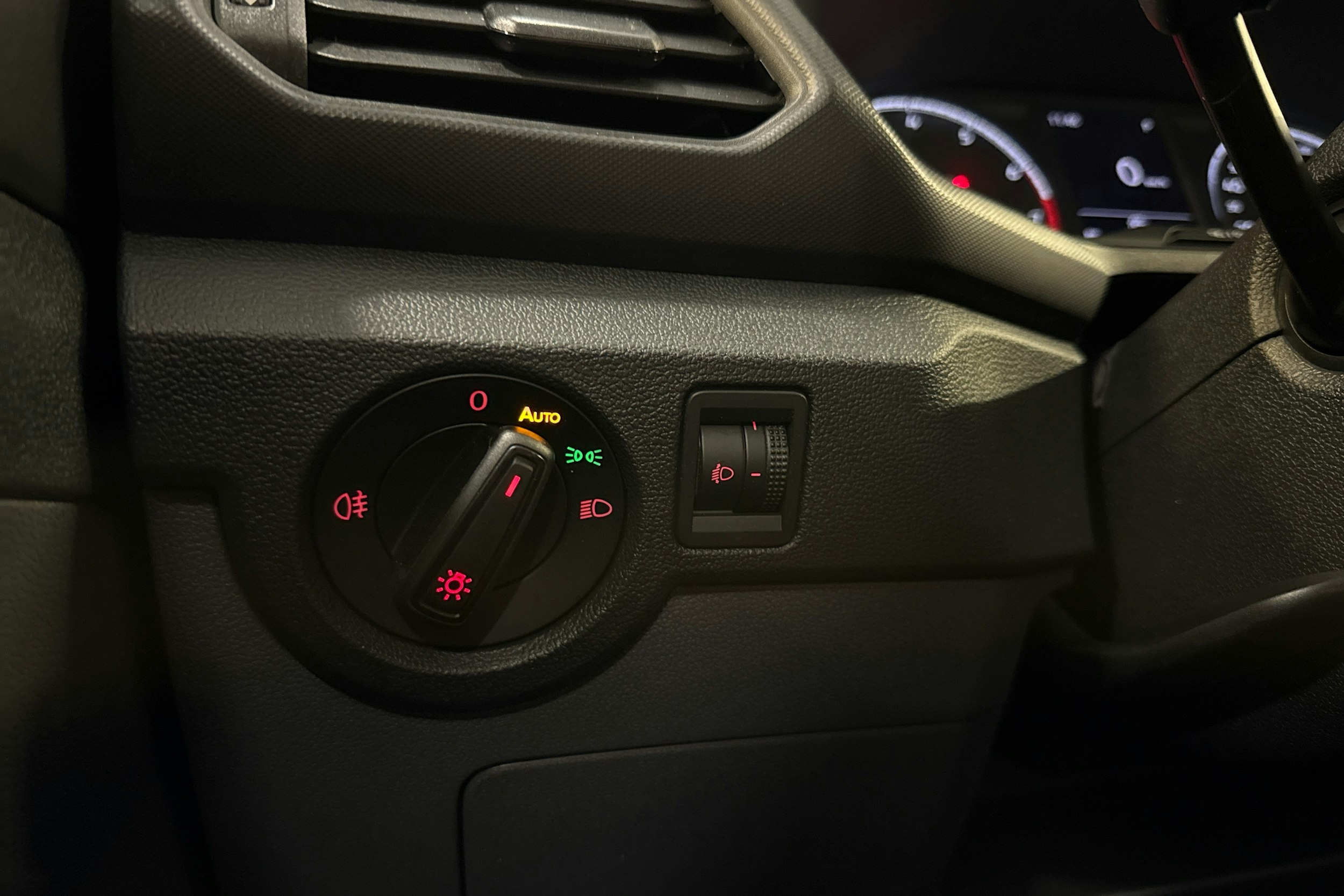 sininen Volkswagen T-Cross 2020 kuva 16.