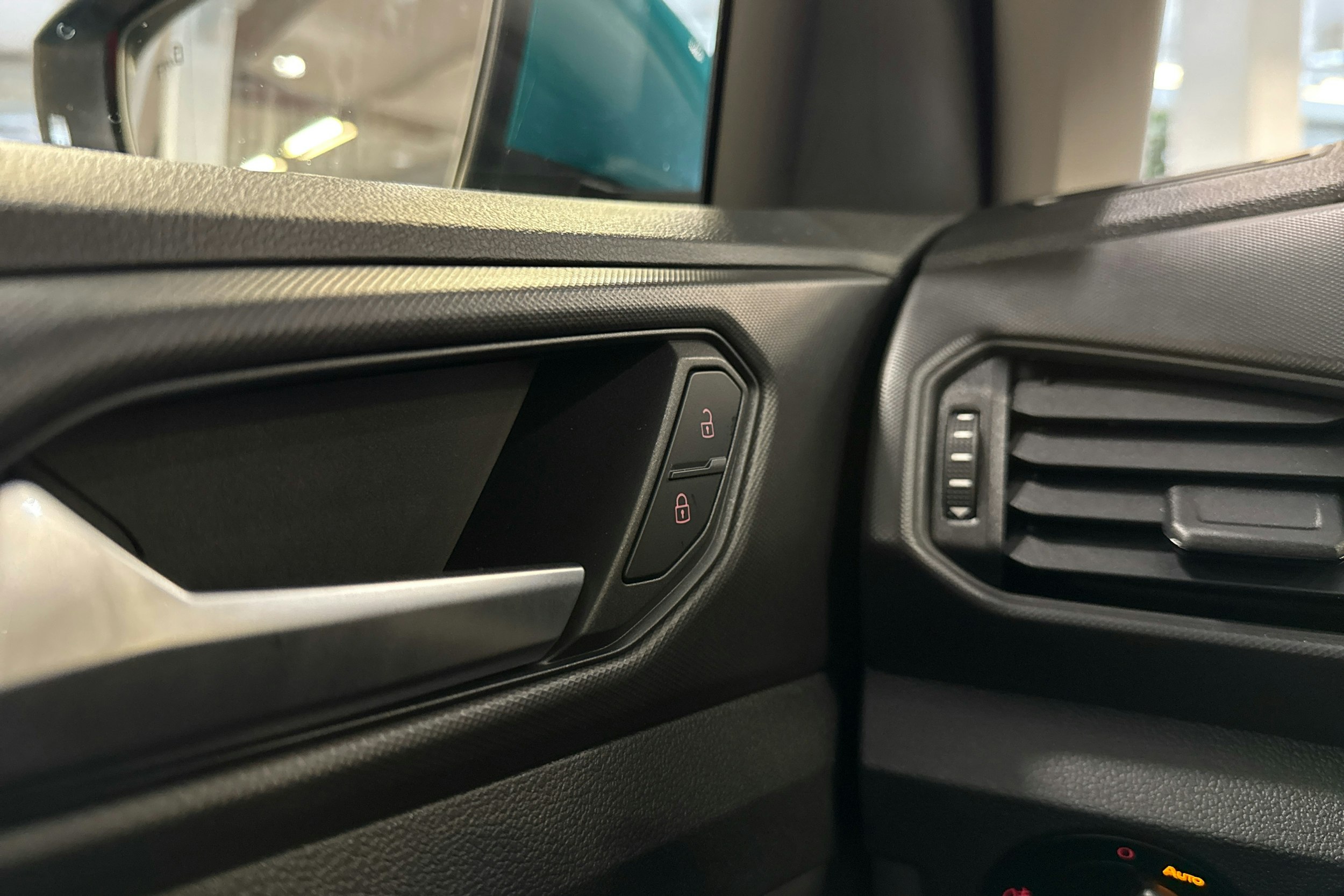 sininen Volkswagen T-Cross 2020 kuva 17.