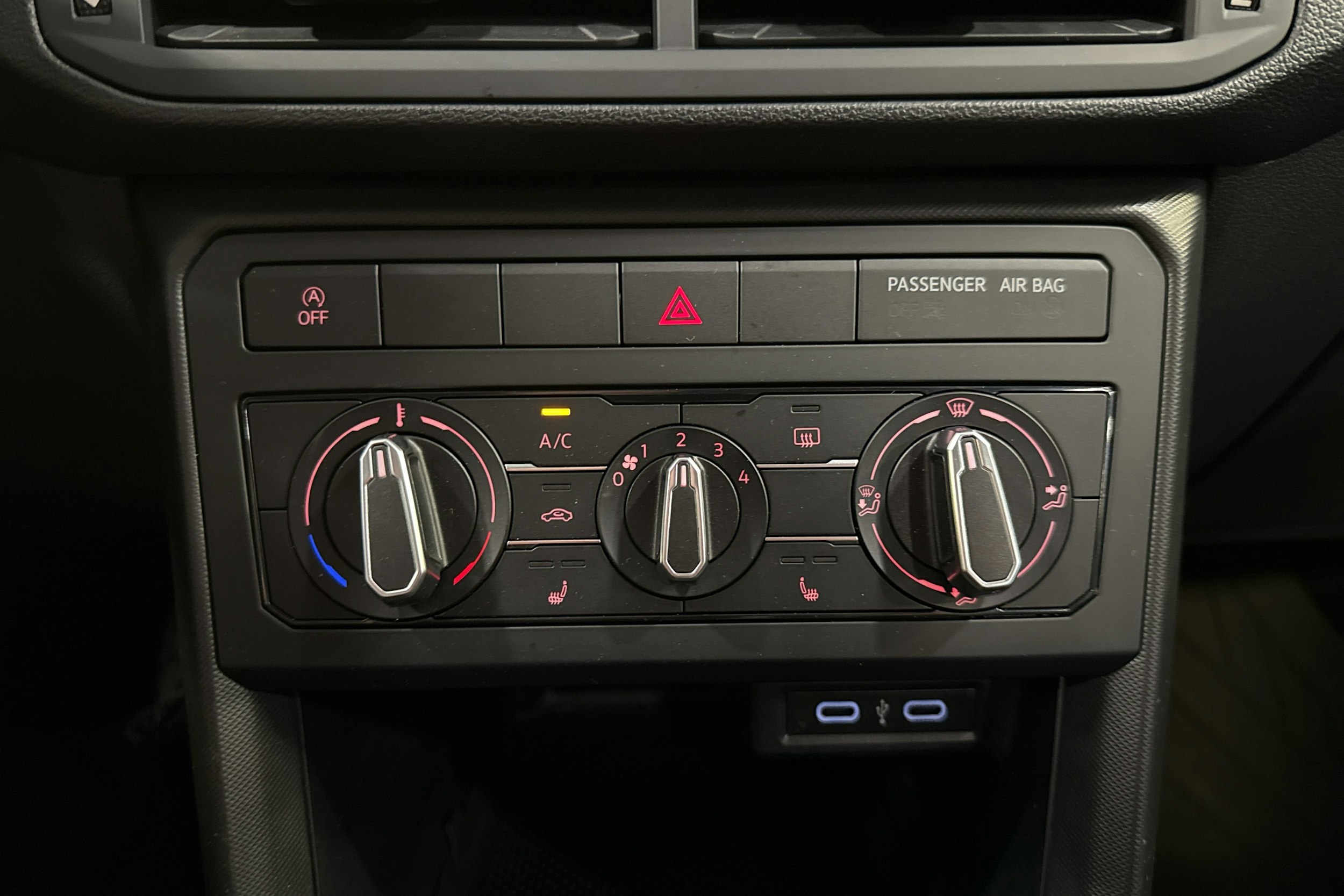 sininen Volkswagen T-Cross 2020 kuva 20.
