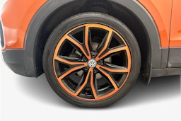 oranssi Volkswagen T-Cross 2020 kuva 11.