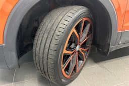 oranssi Volkswagen T-Cross 2020 kuva 13.