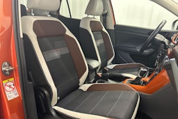 oranssi Volkswagen T-Cross 2020 kuva 14.
