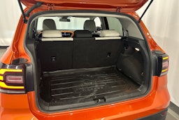 oranssi Volkswagen T-Cross 2020 kuva 15.