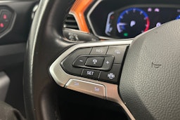 oranssi Volkswagen T-Cross 2020 kuva 17.