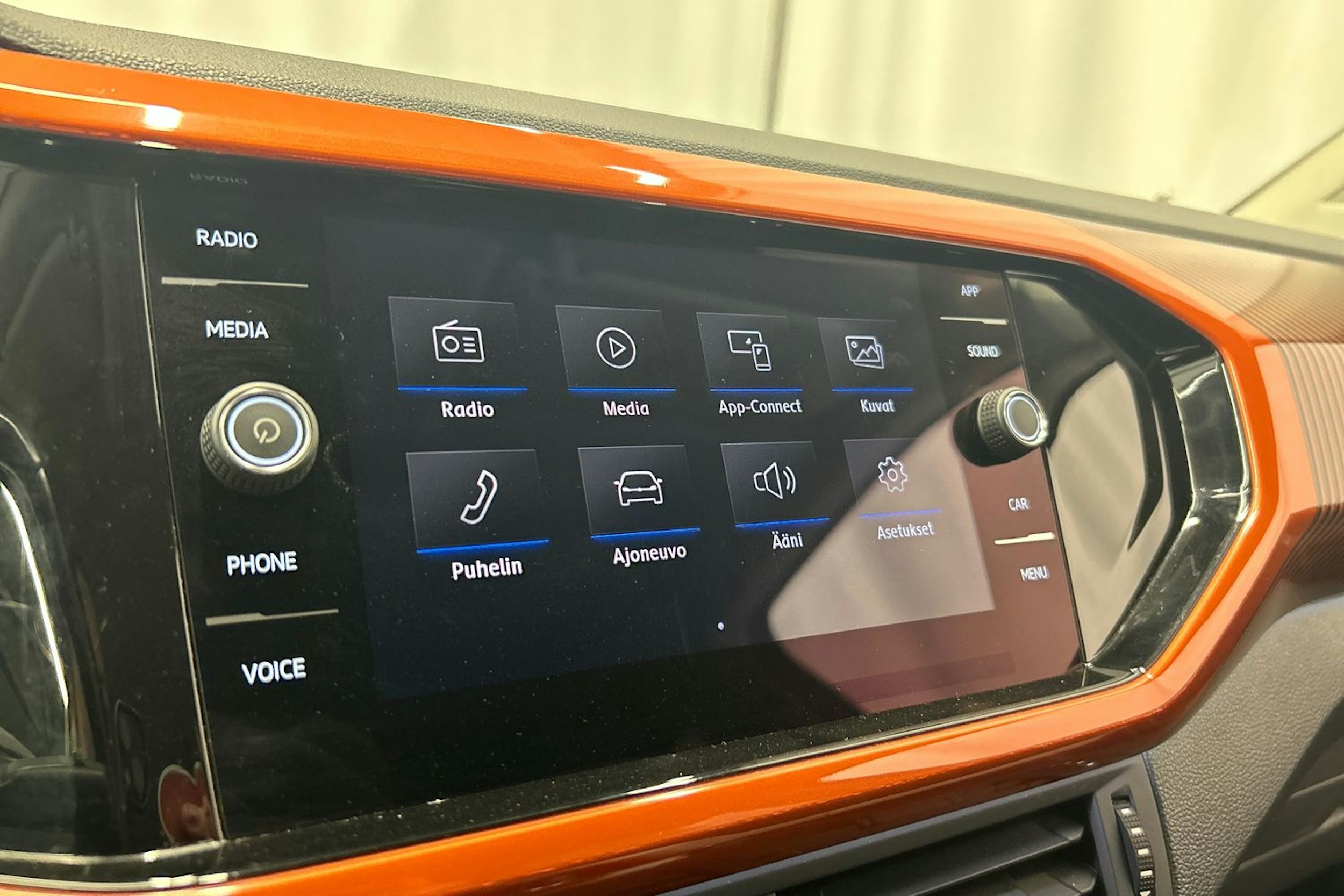 oranssi Volkswagen T-Cross 2020 kuva 22.