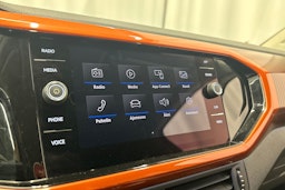 oranssi Volkswagen T-Cross 2020 kuva 22.