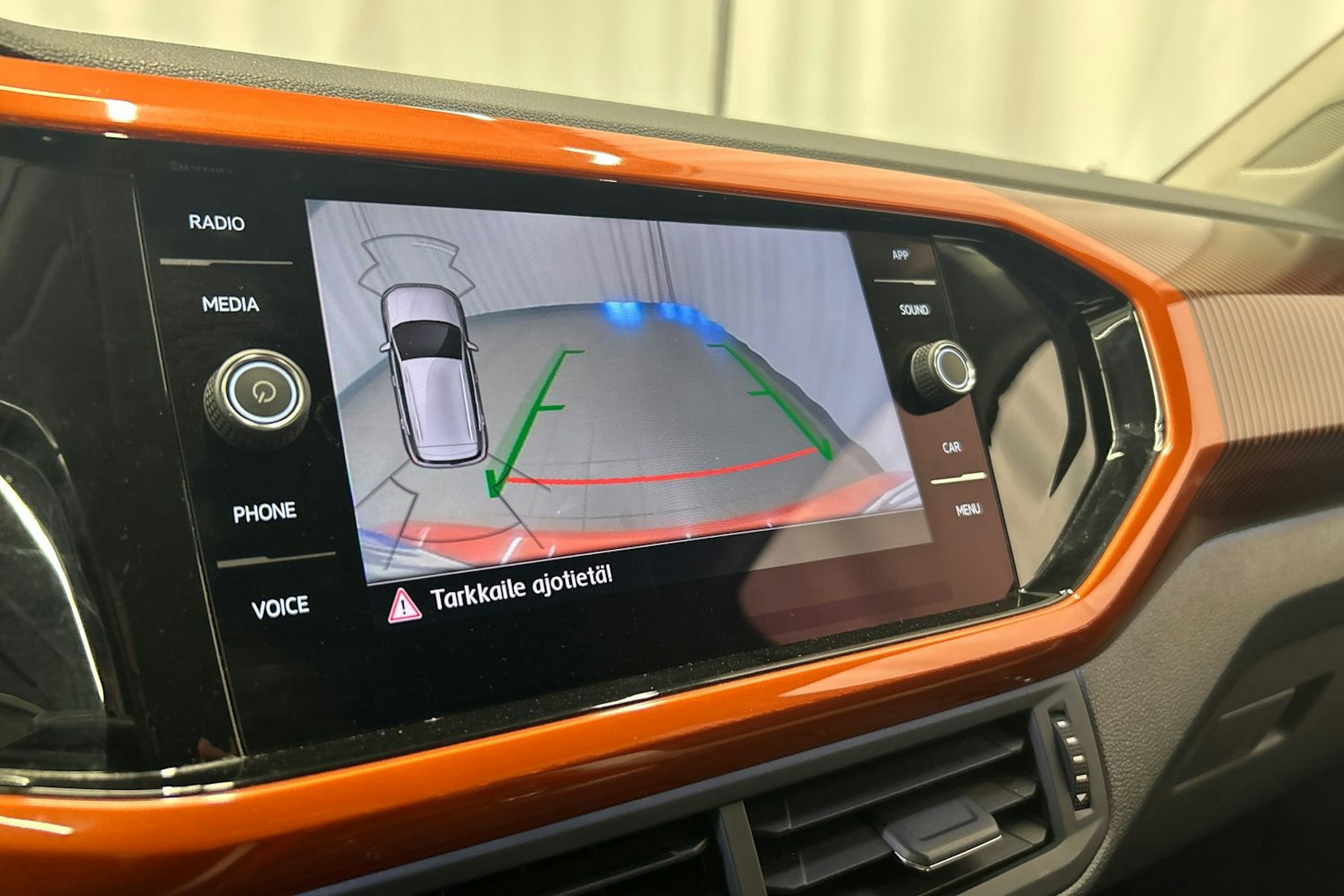 oranssi Volkswagen T-Cross 2020 kuva 23.