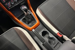 oranssi Volkswagen T-Cross 2020 kuva 25.