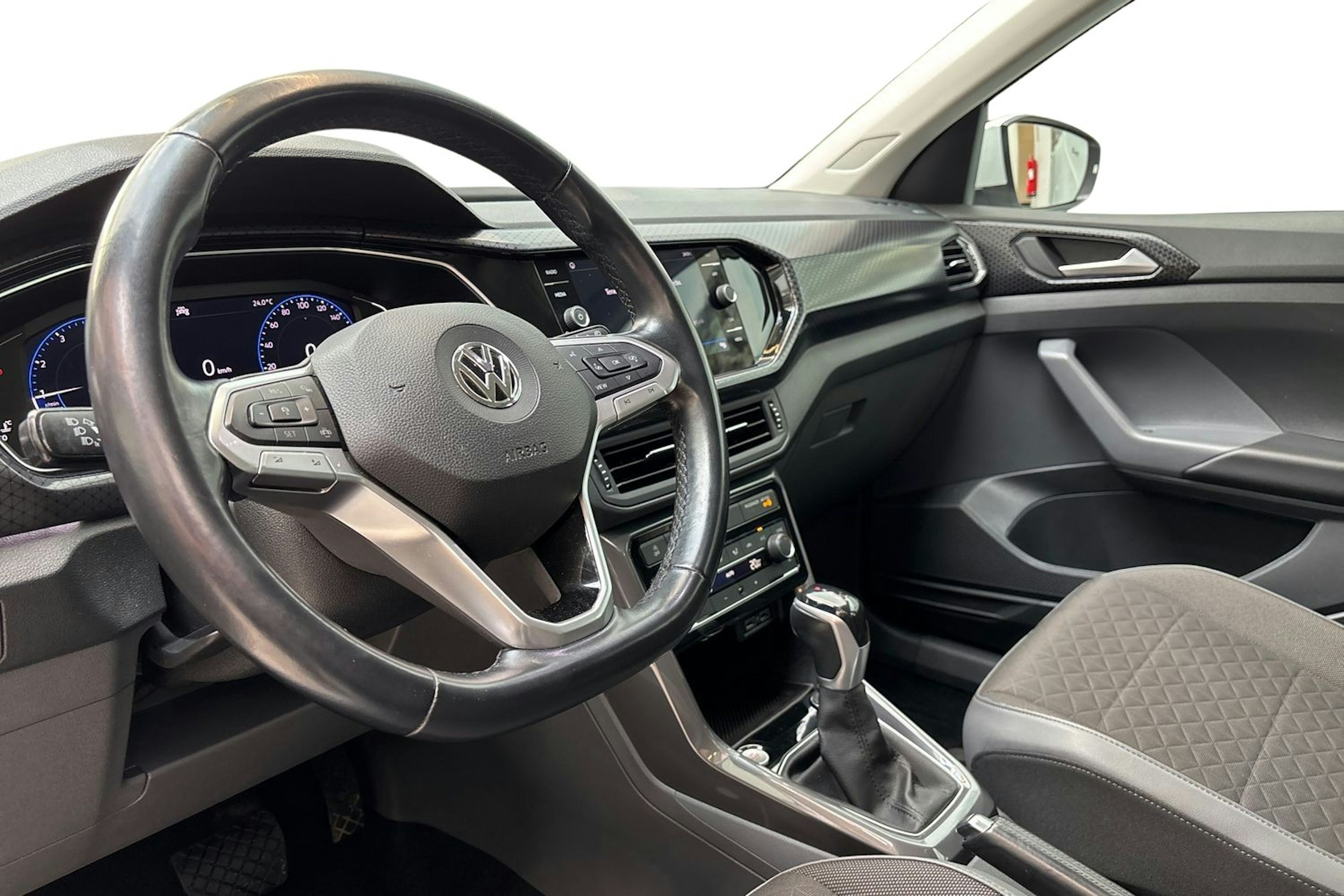 valkoinen Volkswagen T-Cross 2020 kuva 7.